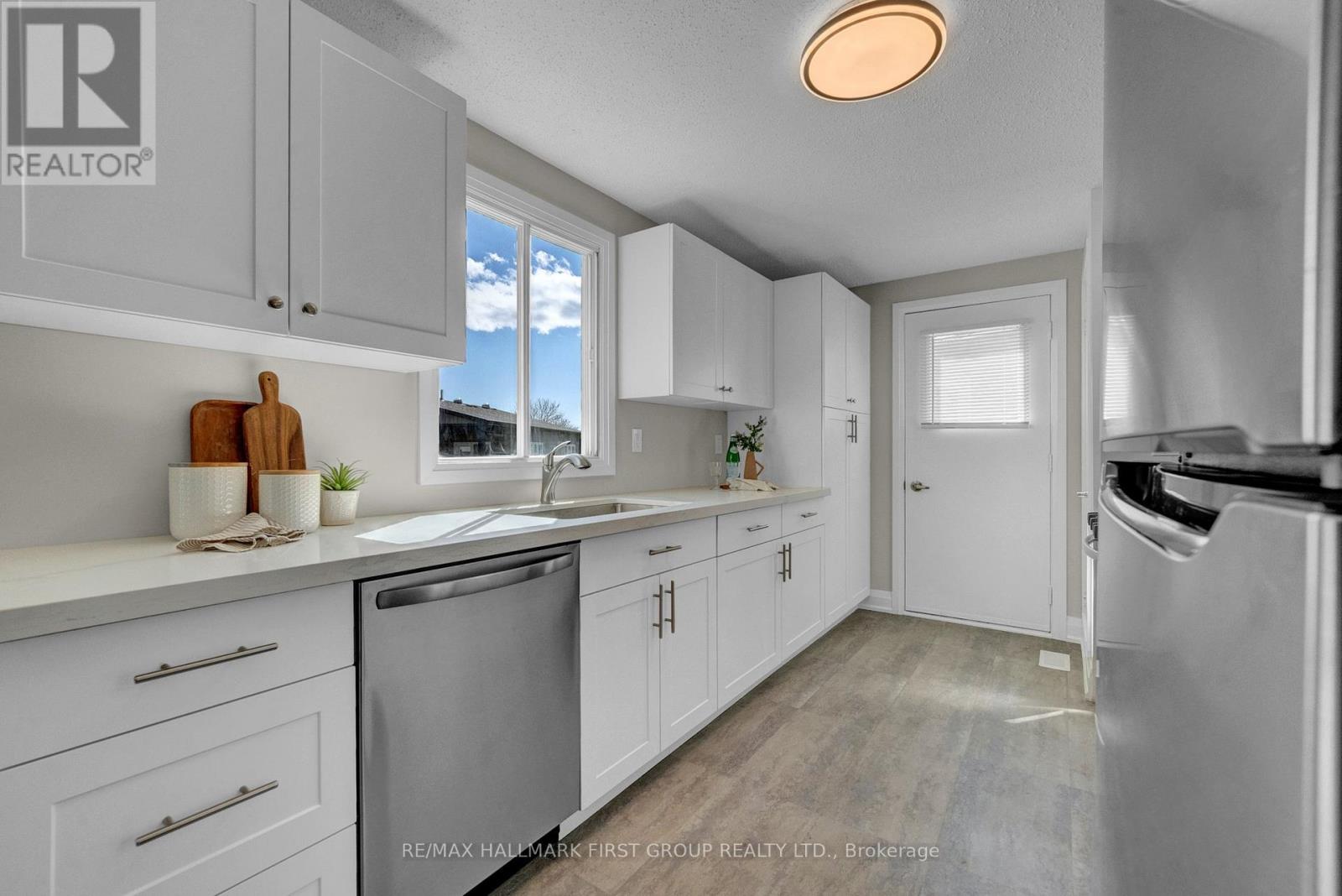 112 Bluffs Road, Clarington (Newcastle), Ontario  L1B 1B9 - Photo 17 - E12098011