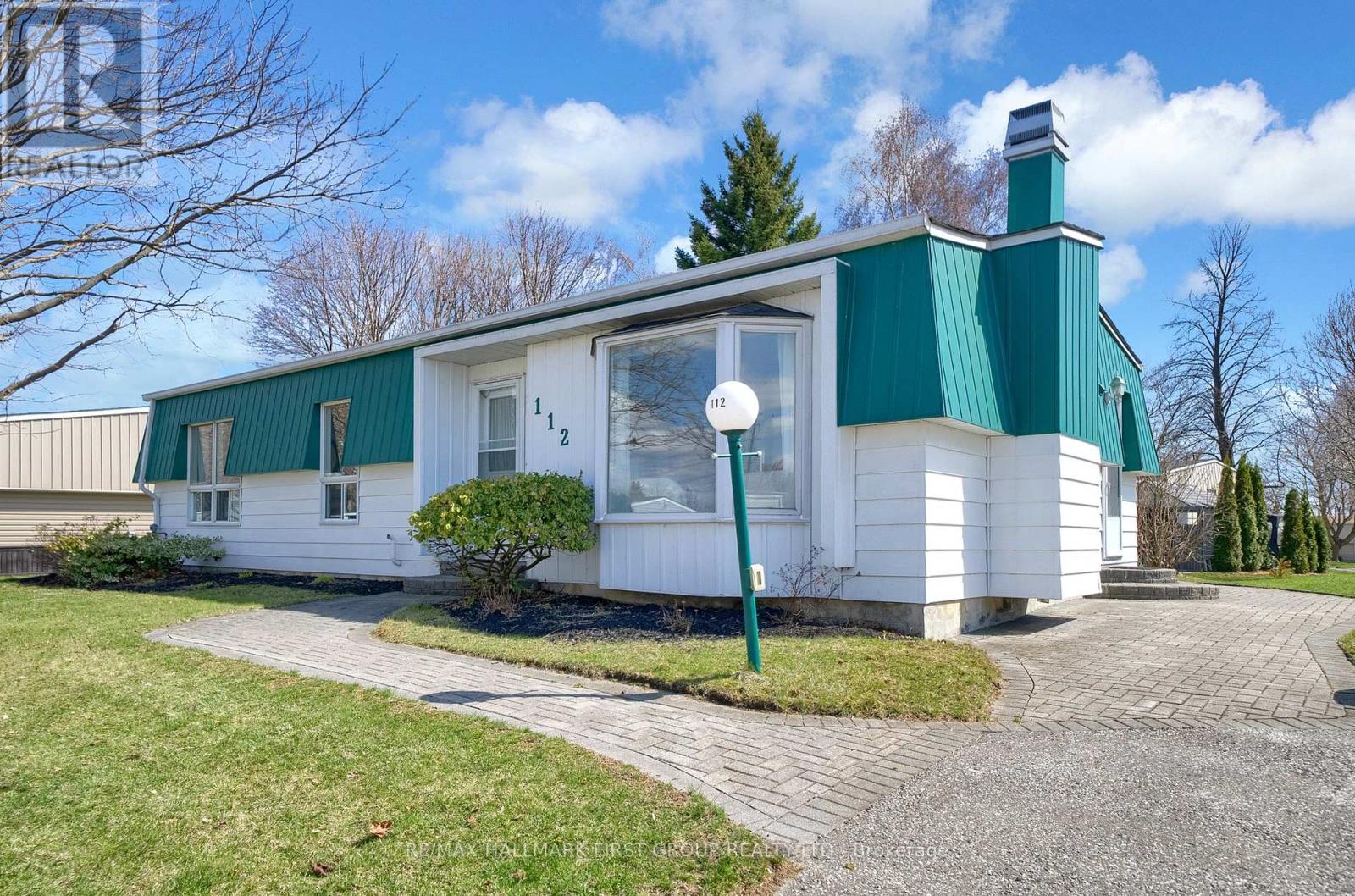 112 Bluffs Road, Clarington (Newcastle), Ontario  L1B 1B9 - Photo 2 - E12098011