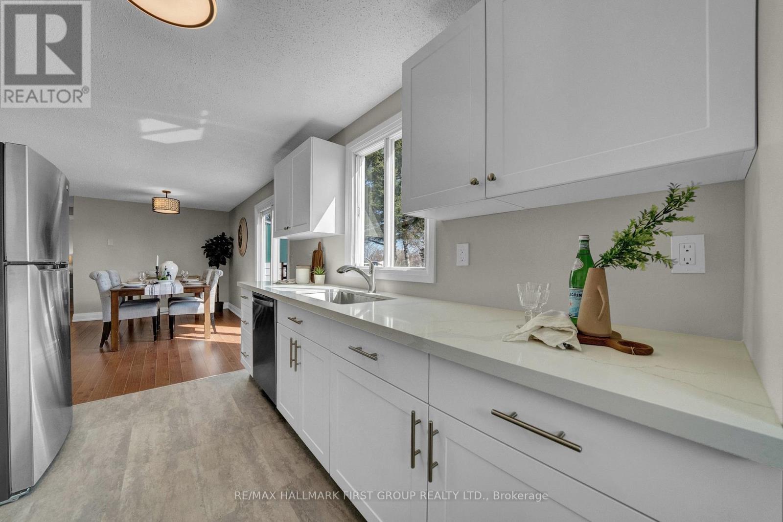 112 Bluffs Road, Clarington (Newcastle), Ontario  L1B 1B9 - Photo 20 - E12098011