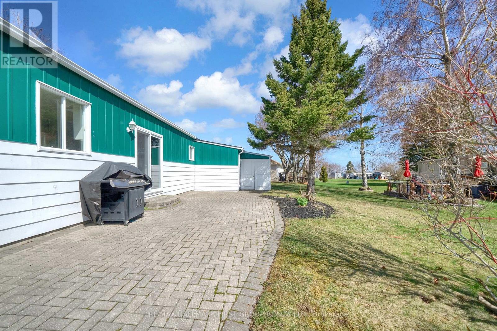 112 Bluffs Road, Clarington (Newcastle), Ontario  L1B 1B9 - Photo 4 - E12098011