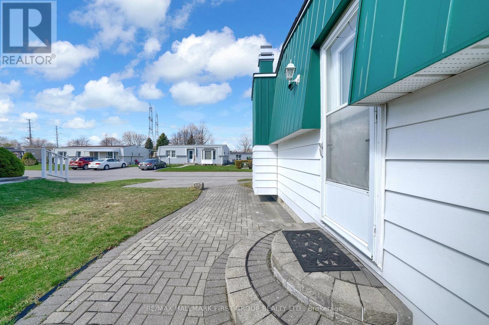112 Bluffs Road, Clarington (Newcastle), Ontario  L1B 1B9 - Photo 6 - E12098011