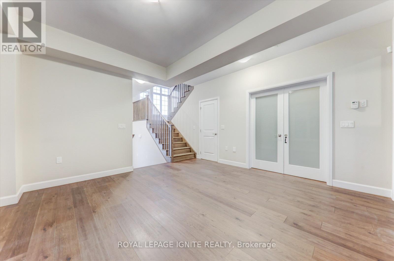 101 York Drive, Peterborough (Northcrest), Ontario  K9K 0H7 - Photo 4 - X12099064