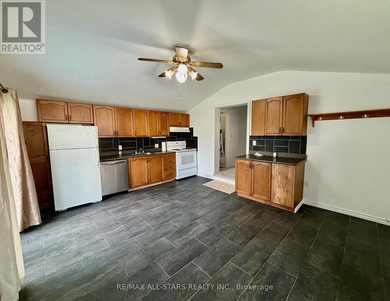 81 Durham Street W, Kawartha Lakes (Lindsay), Ontario  K9V 2P8 - Photo 10 - X12099120