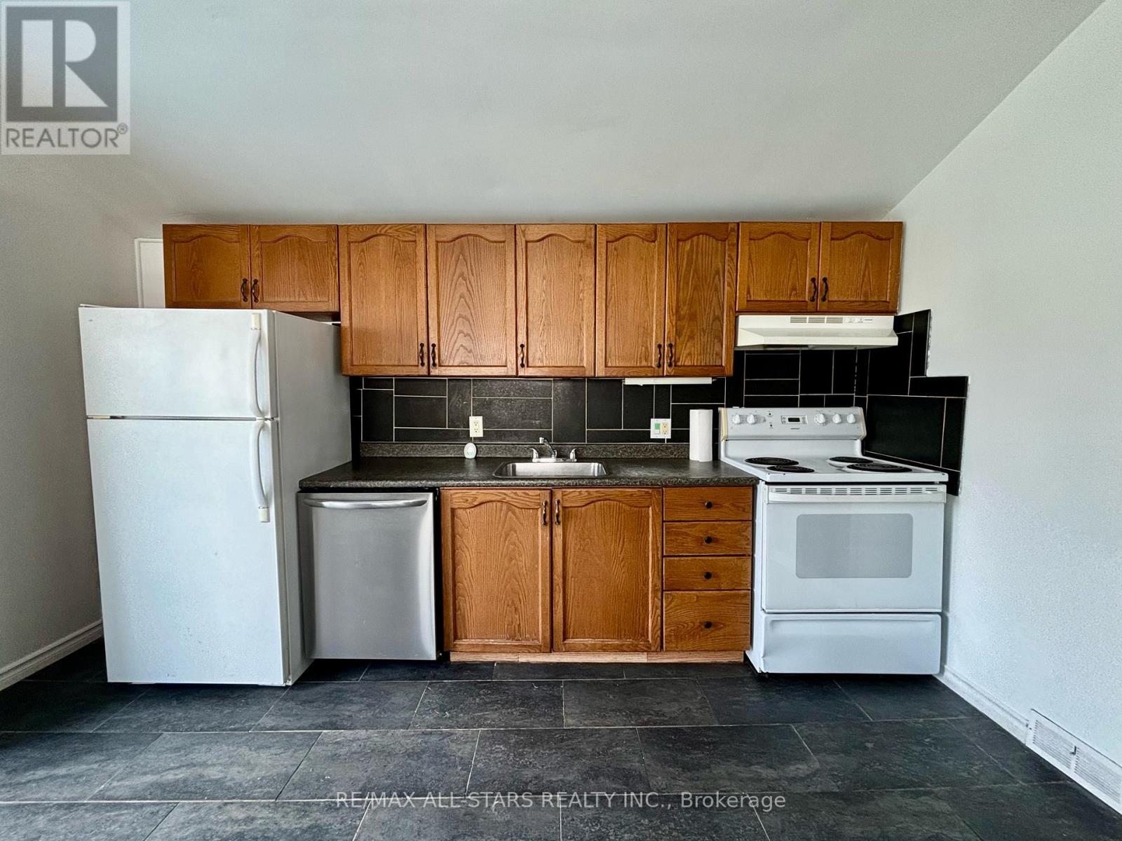 81 Durham Street W, Kawartha Lakes (Lindsay), Ontario  K9V 2P8 - Photo 12 - X12099120