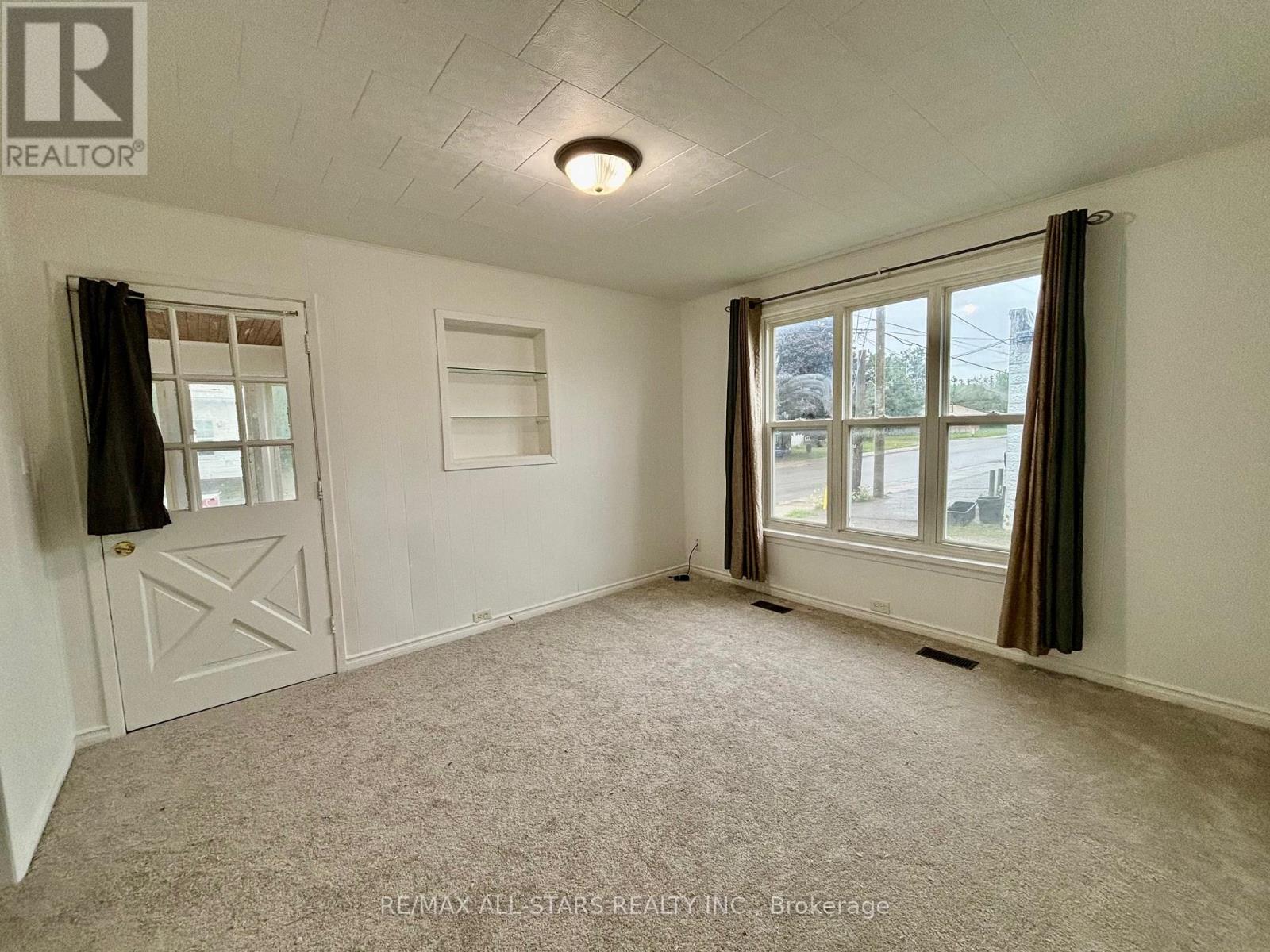 81 Durham Street W, Kawartha Lakes (Lindsay), Ontario  K9V 2P8 - Photo 4 - X12099120