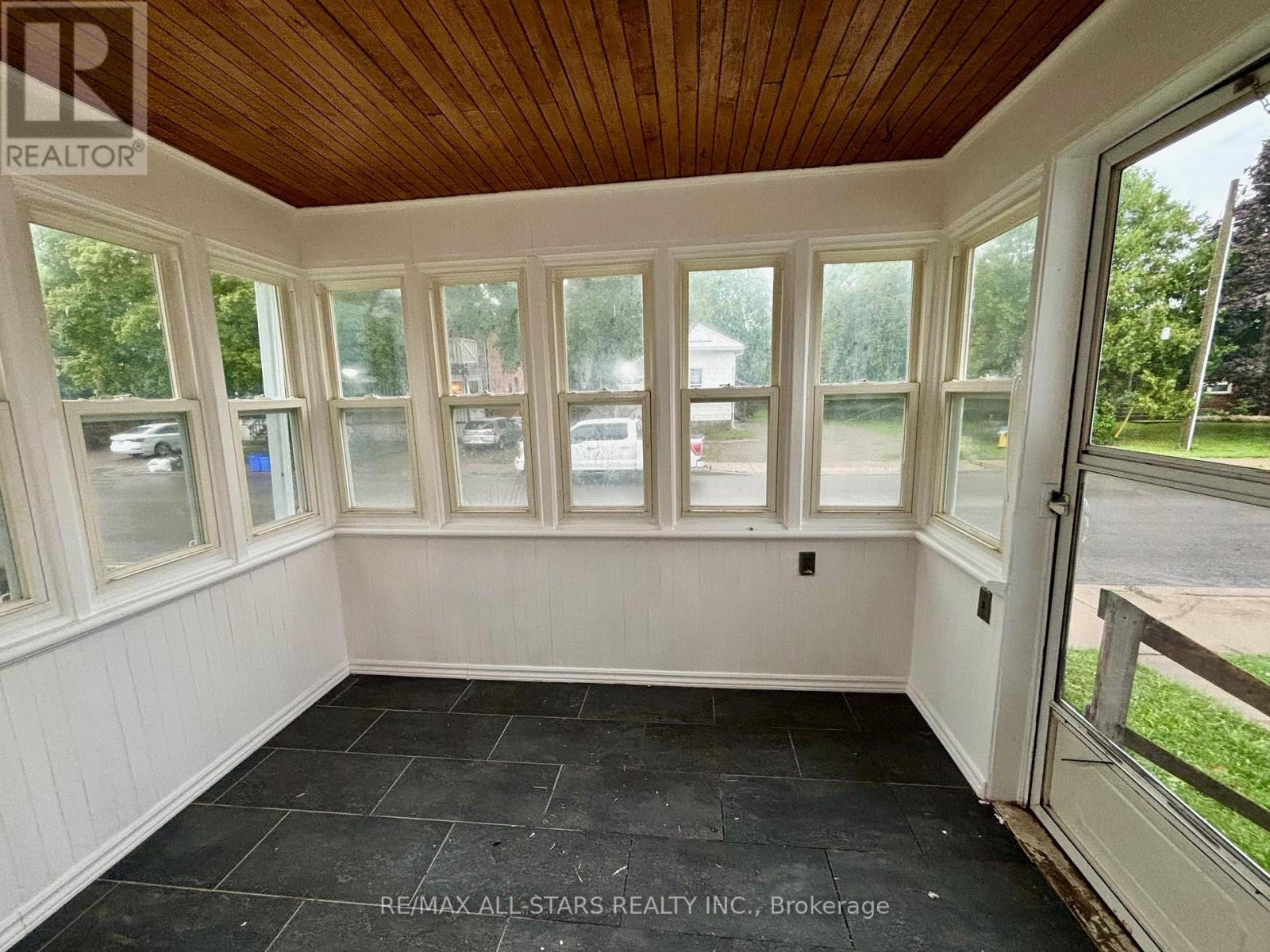 81 Durham Street W, Kawartha Lakes (Lindsay), Ontario  K9V 2P8 - Photo 7 - X12099120