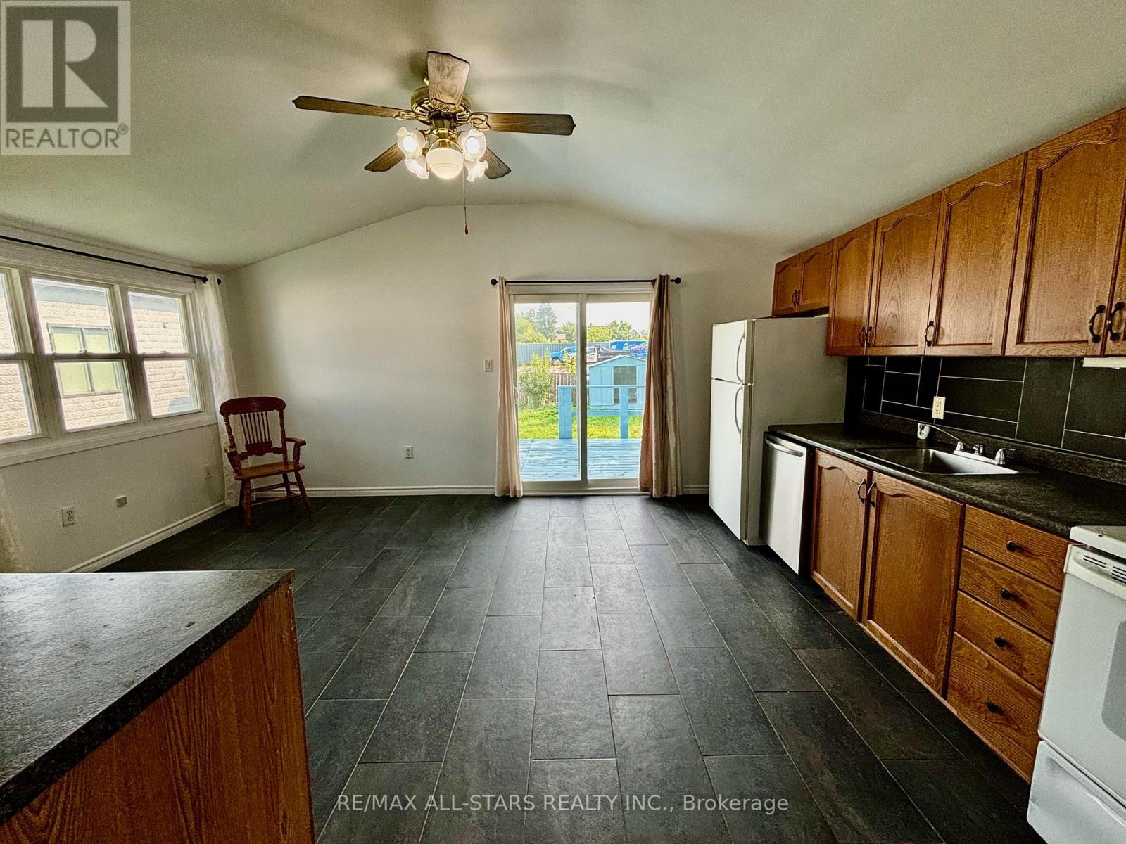 81 Durham Street W, Kawartha Lakes (Lindsay), Ontario  K9V 2P8 - Photo 9 - X12099120