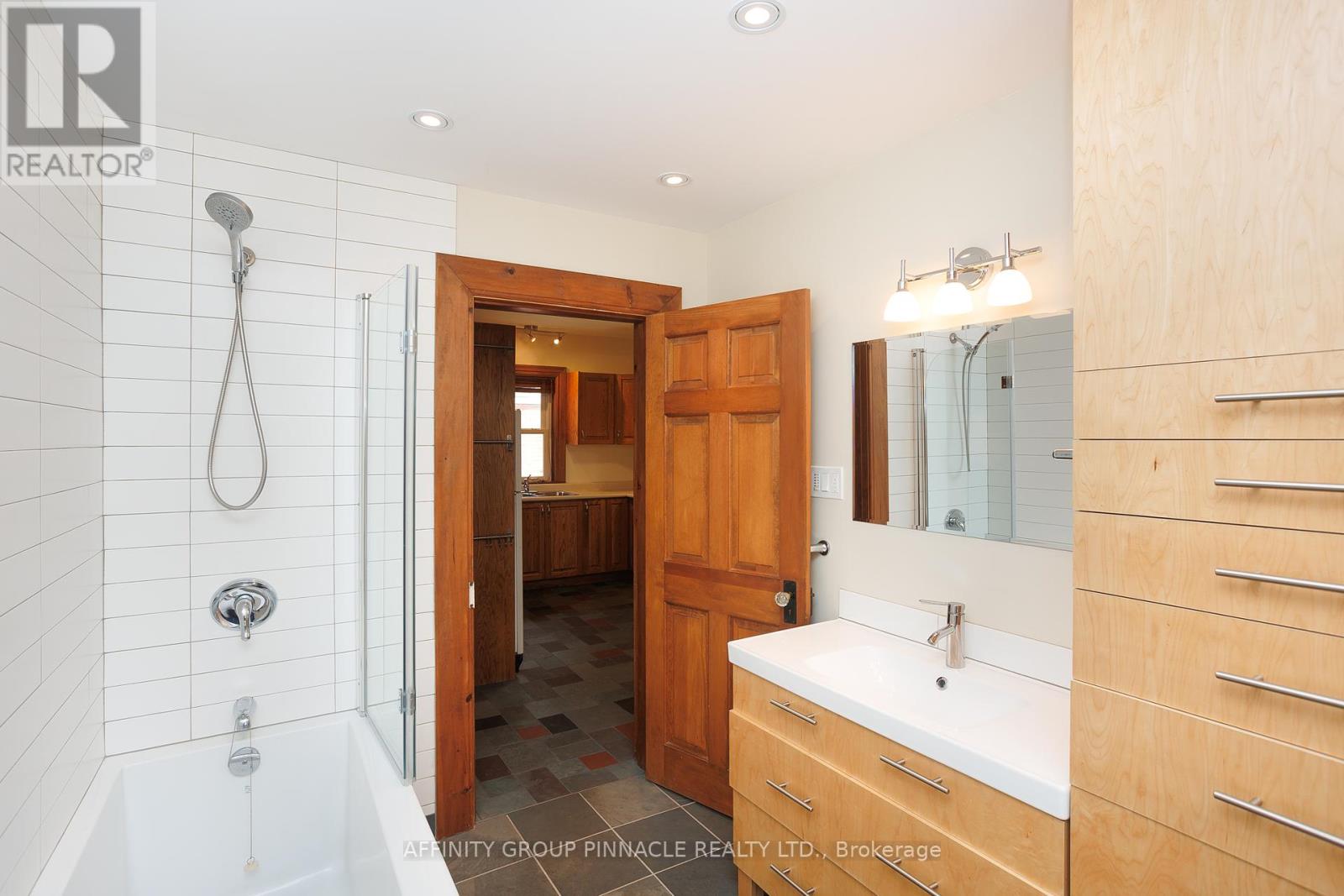 93 Glenelg Street W, Kawartha Lakes (Lindsay), Ontario  K9V 2V8 - Photo 10 - X12099586