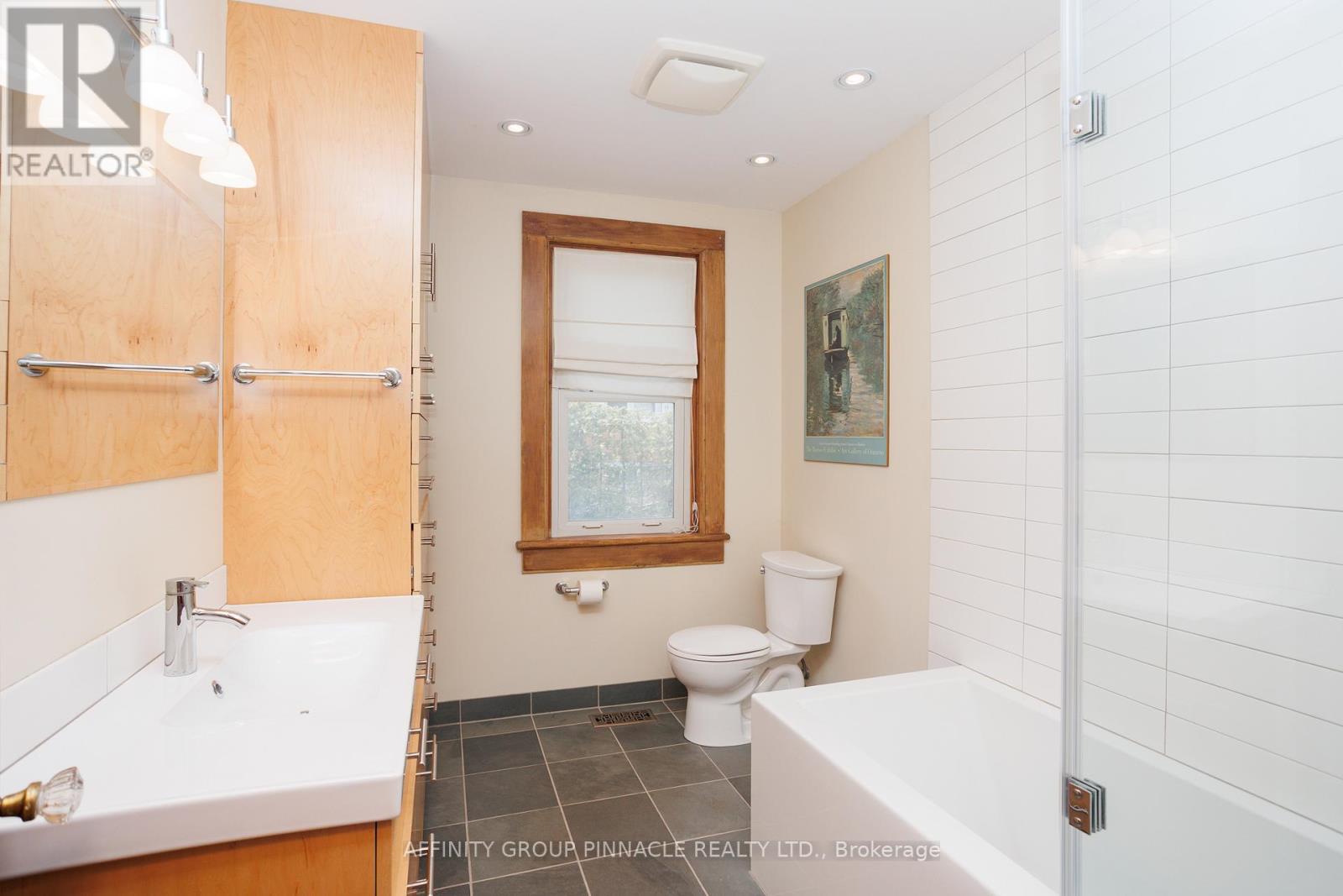 93 Glenelg Street W, Kawartha Lakes (Lindsay), Ontario  K9V 2V8 - Photo 11 - X12099586
