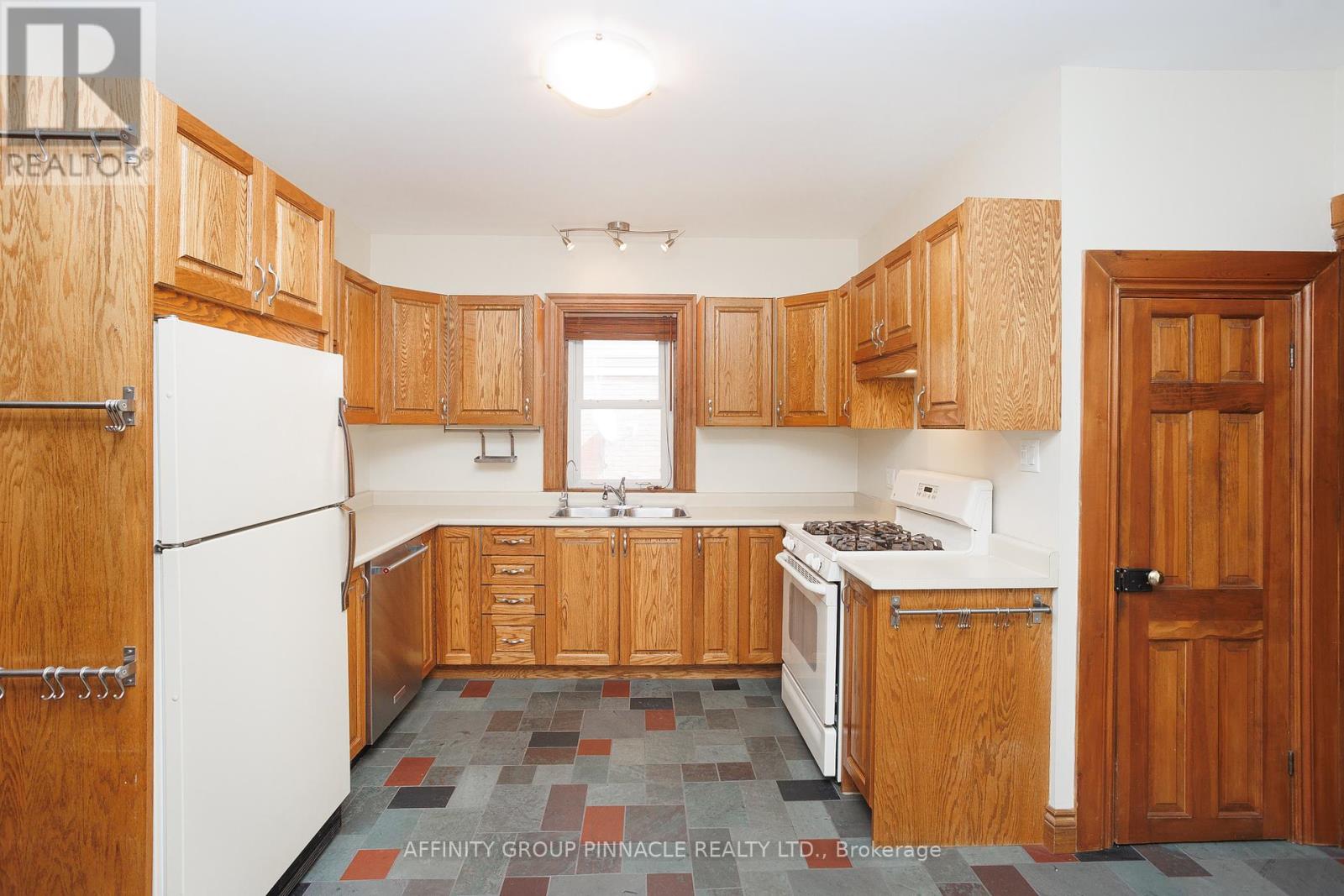93 Glenelg Street W, Kawartha Lakes (Lindsay), Ontario  K9V 2V8 - Photo 14 - X12099586