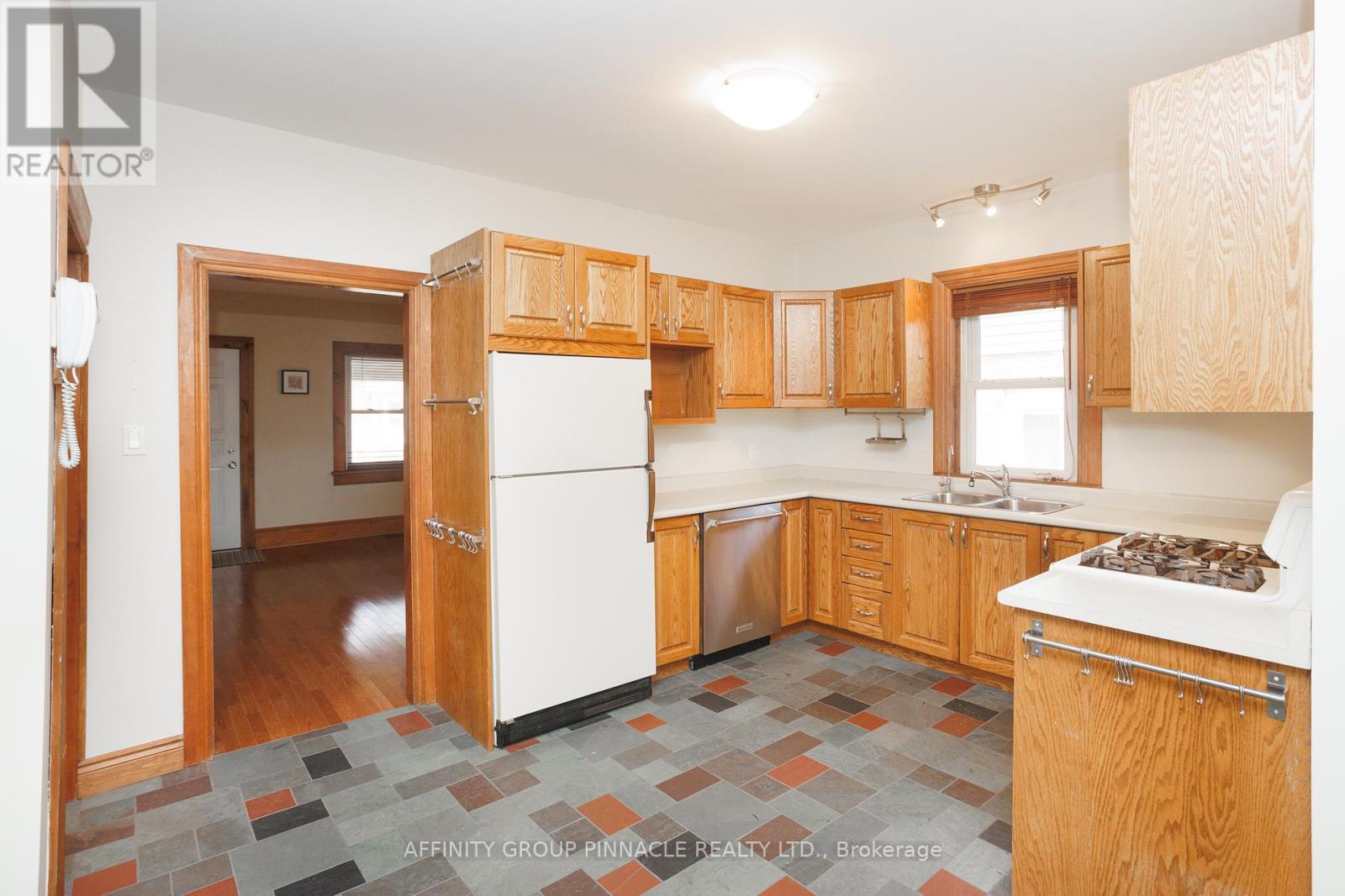 93 Glenelg Street W, Kawartha Lakes (Lindsay), Ontario  K9V 2V8 - Photo 15 - X12099586