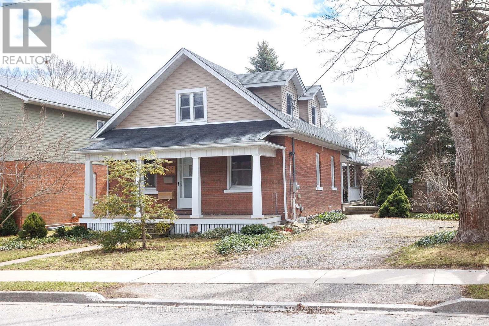 93 Glenelg Street W, Kawartha Lakes (Lindsay), Ontario  K9V 2V8 - Photo 2 - X12099586