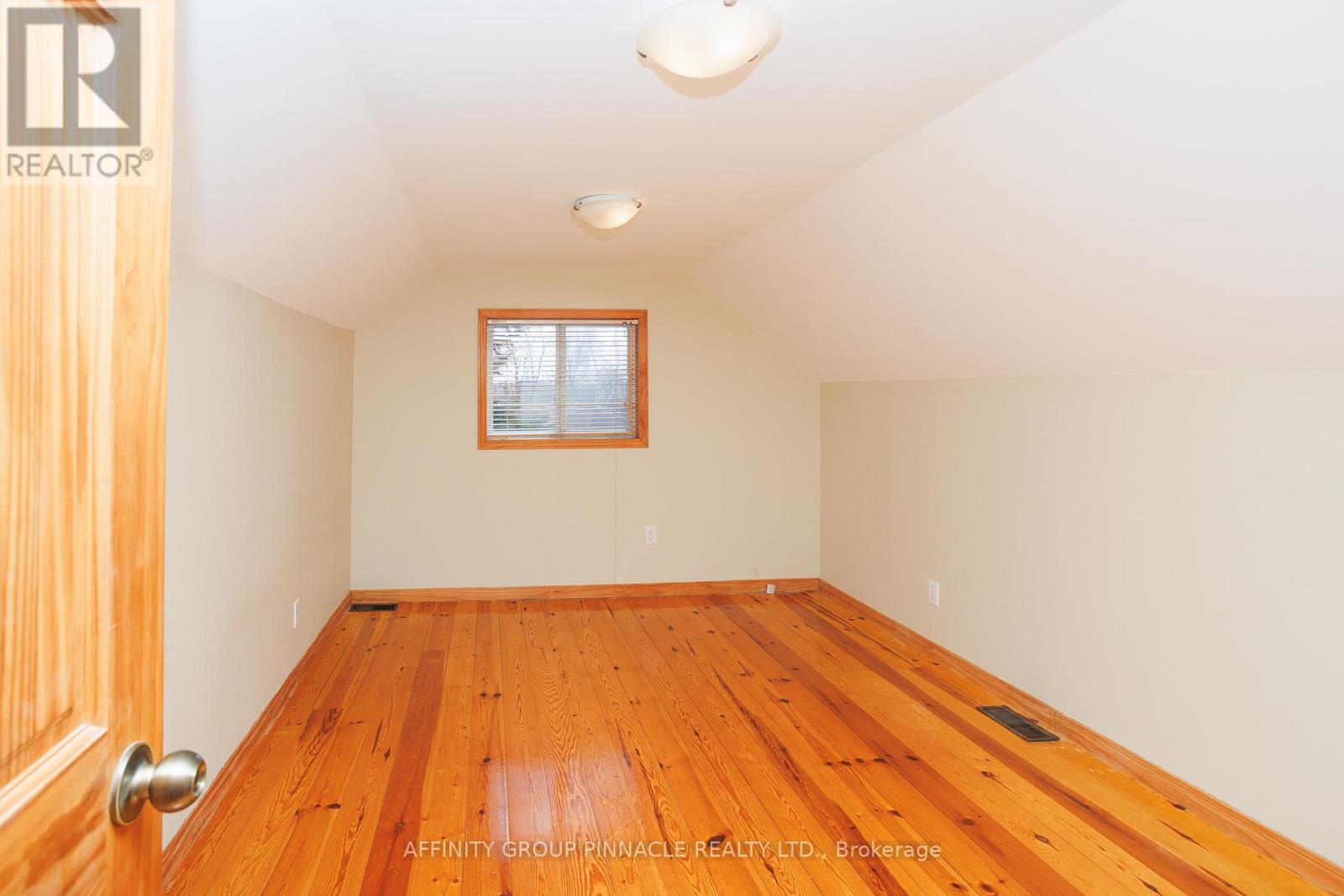 93 Glenelg Street W, Kawartha Lakes (Lindsay), Ontario  K9V 2V8 - Photo 25 - X12099586