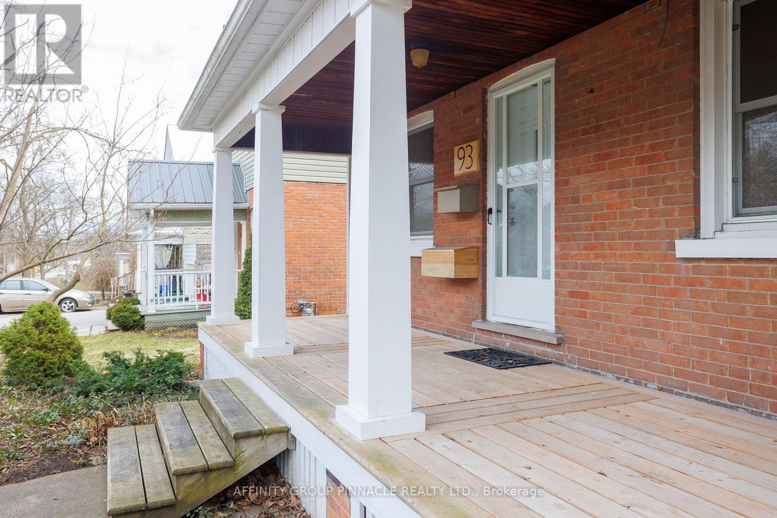 93 Glenelg Street W, Kawartha Lakes (Lindsay), Ontario  K9V 2V8 - Photo 3 - X12099586