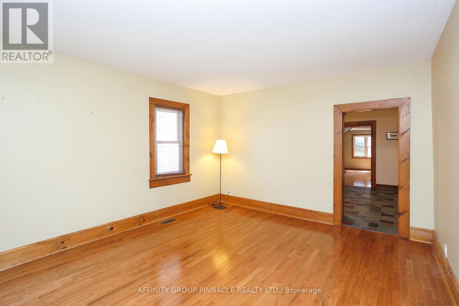 93 Glenelg Street W, Kawartha Lakes (Lindsay), Ontario  K9V 2V8 - Photo 4 - X12099586