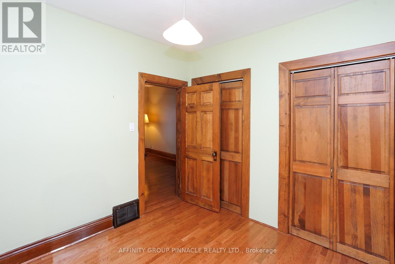 93 Glenelg Street W, Kawartha Lakes (Lindsay), Ontario  K9V 2V8 - Photo 7 - X12099586