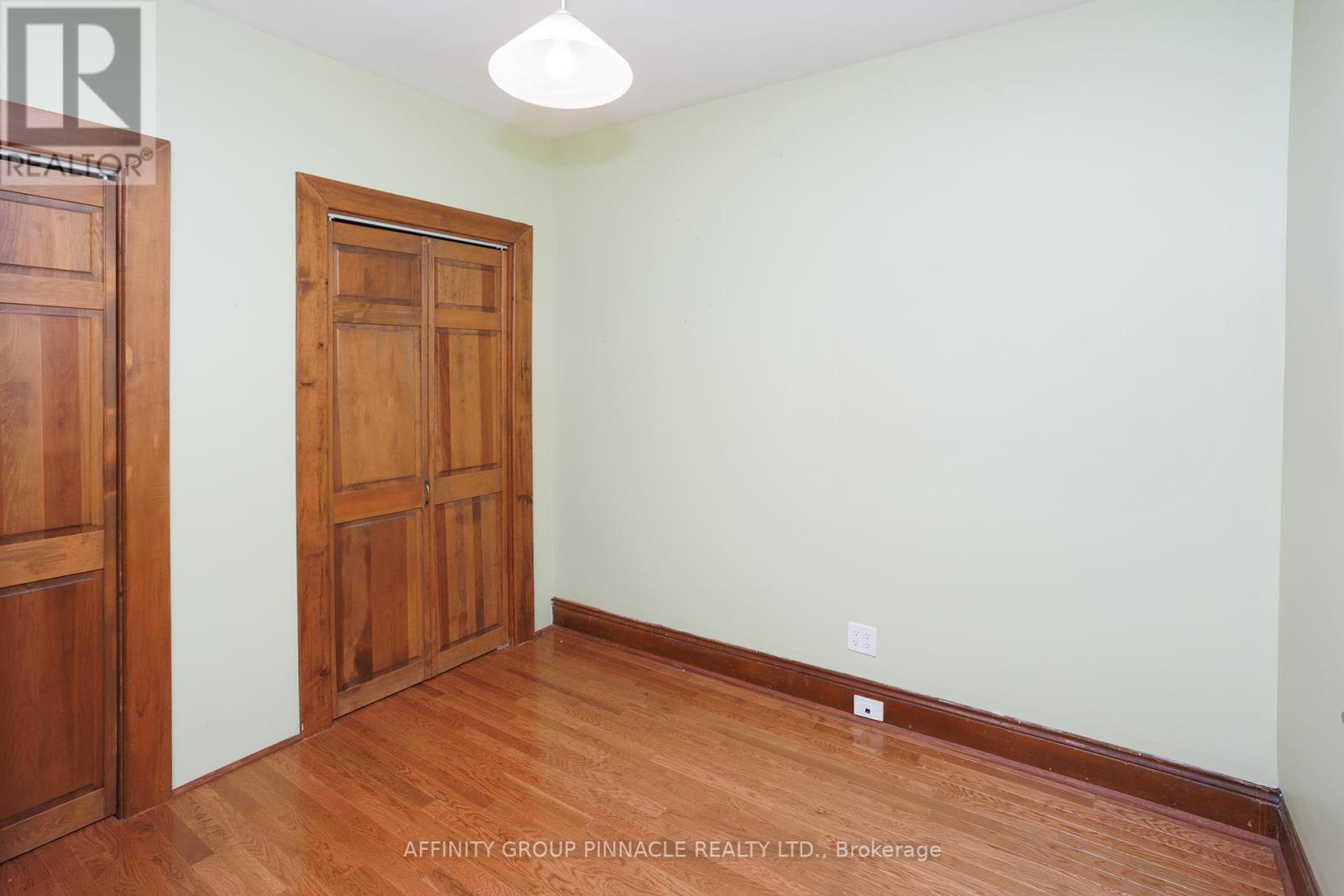 93 Glenelg Street W, Kawartha Lakes (Lindsay), Ontario  K9V 2V8 - Photo 9 - X12099586