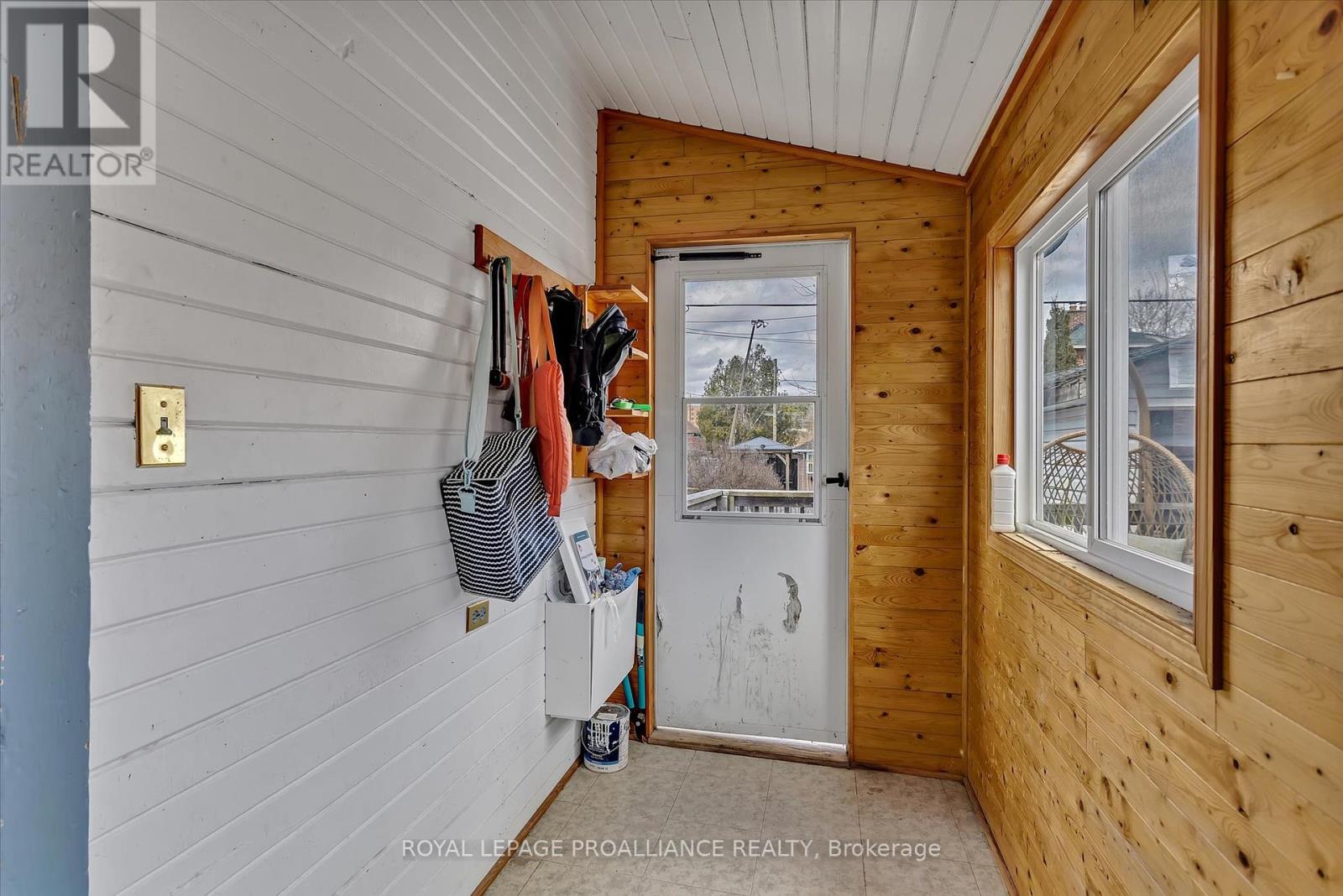 590 Murray Street, Peterborough Central (North), Ontario  K9H 2V1 - Photo 17 - X12100868