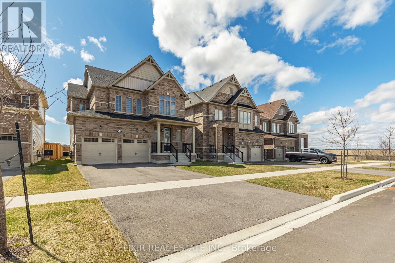 25 Hennessey Crescent, Kawartha Lakes (Lindsay), Ontario  K9V 0P3 - Photo 3 - X12101795