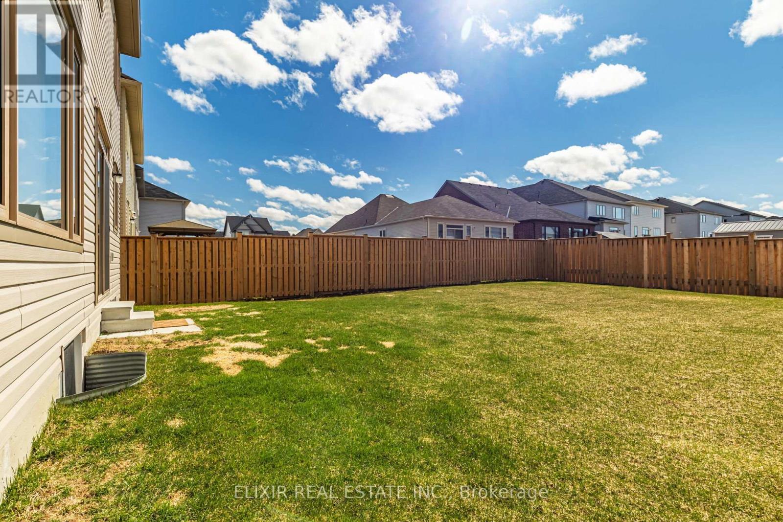 25 Hennessey Crescent, Kawartha Lakes (Lindsay), Ontario  K9V 0P3 - Photo 35 - X12101795