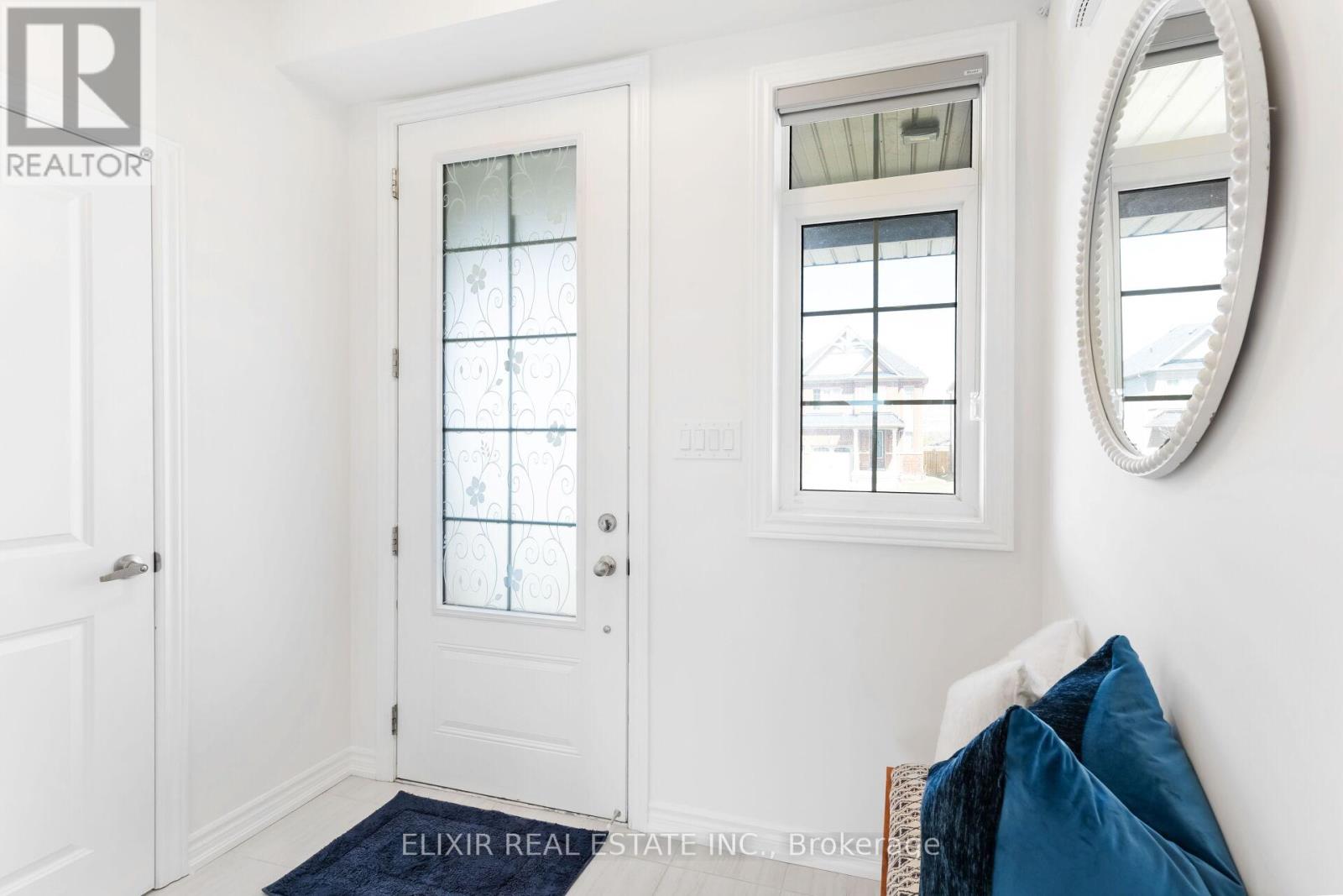 25 Hennessey Crescent, Kawartha Lakes (Lindsay), Ontario  K9V 0P3 - Photo 5 - X12101795