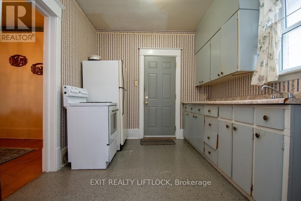 266 Stewart Street, Peterborough Central (North), Ontario  K9J 3M9 - Photo 11 - X12103722