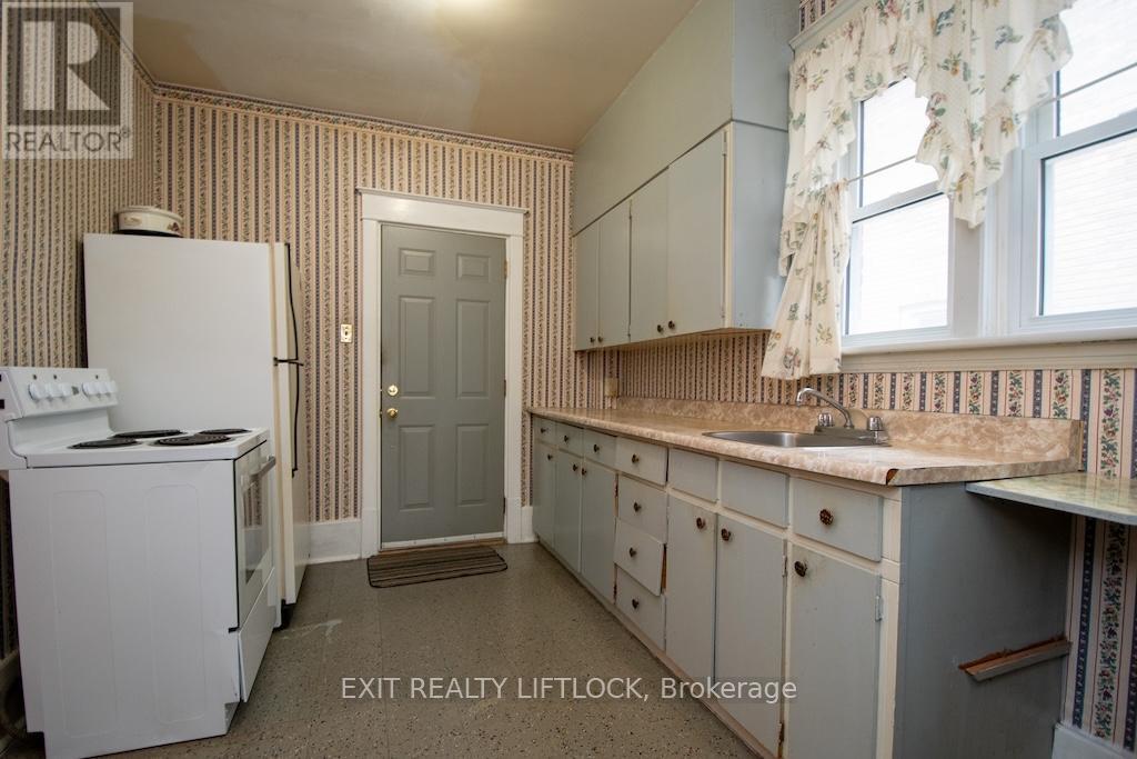 266 Stewart Street, Peterborough Central (North), Ontario  K9J 3M9 - Photo 12 - X12103722