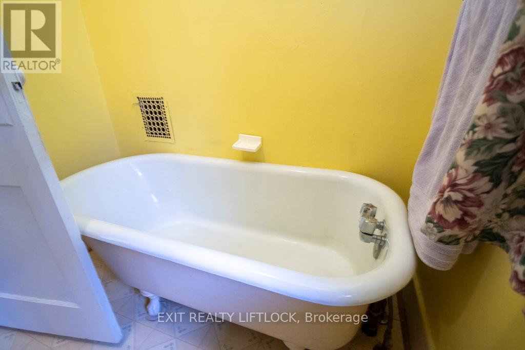 266 Stewart Street, Peterborough Central (North), Ontario  K9J 3M9 - Photo 23 - X12103722