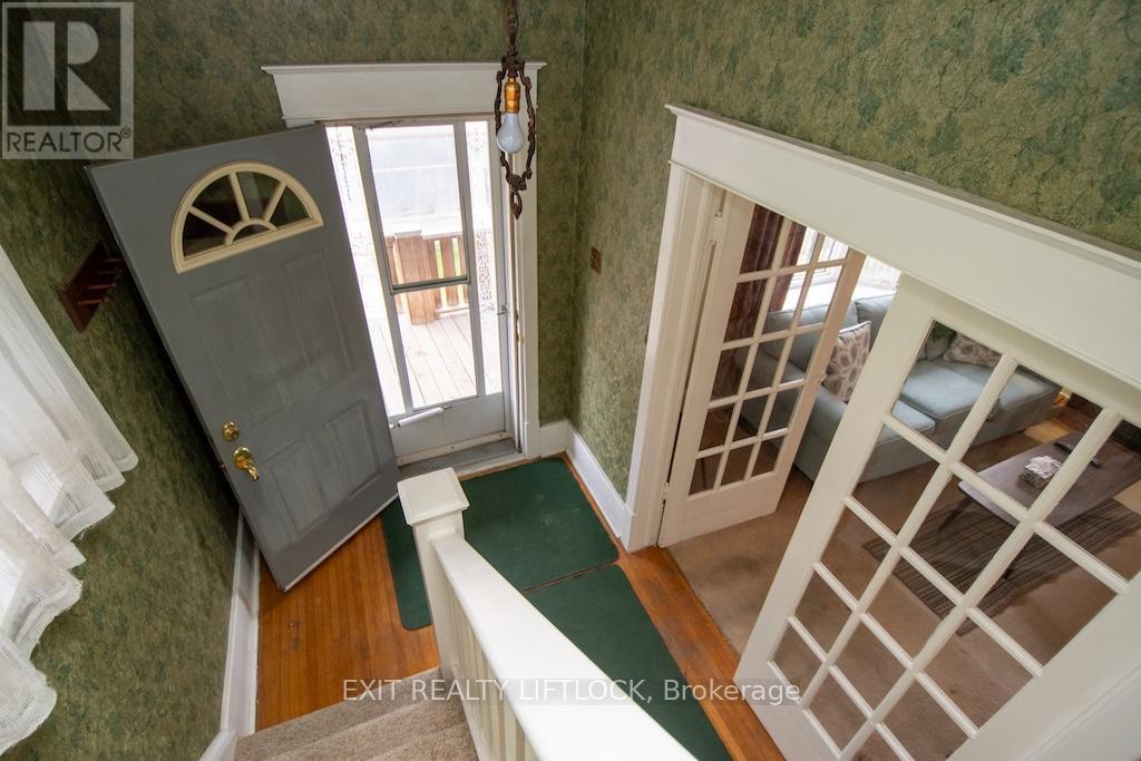 266 Stewart Street, Peterborough Central (North), Ontario  K9J 3M9 - Photo 3 - X12103722