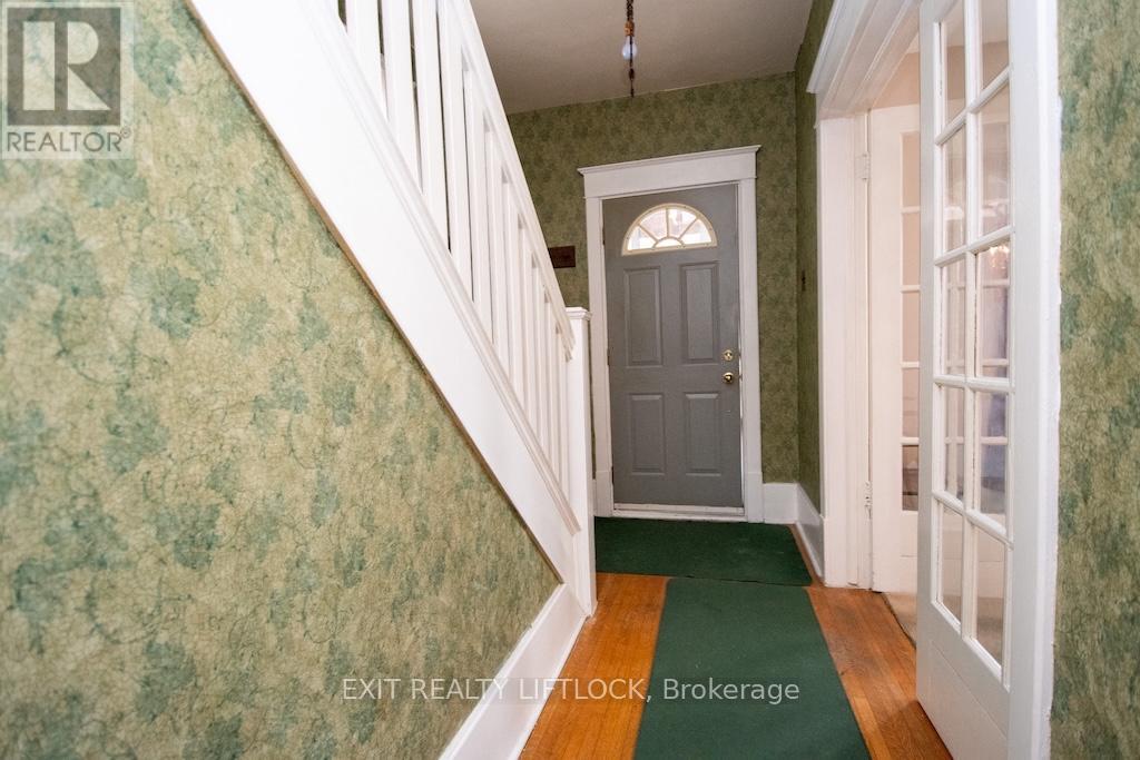266 Stewart Street, Peterborough Central (North), Ontario  K9J 3M9 - Photo 4 - X12103722