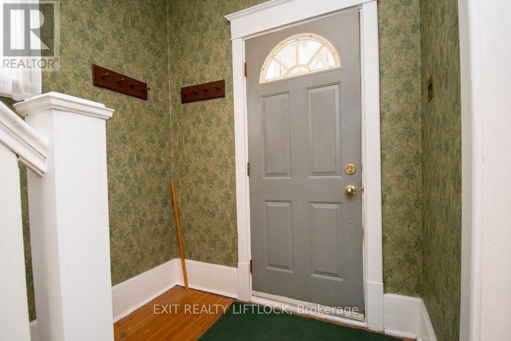 266 Stewart Street, Peterborough Central (North), Ontario  K9J 3M9 - Photo 5 - X12103722