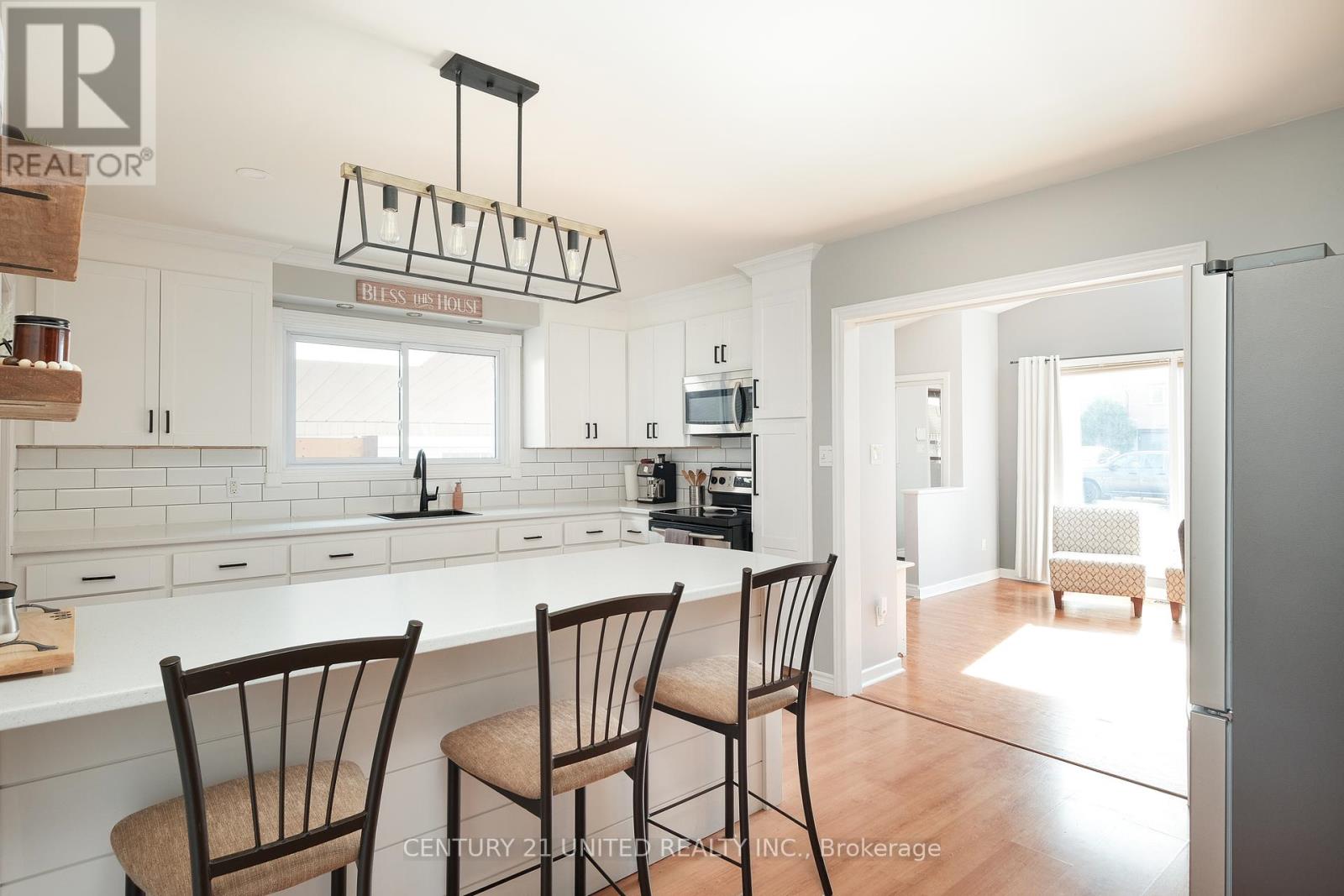 1052 Glendale Drive, Peterborough North (Central), Ontario  K9H 6M4 - Photo 10 - X12103779