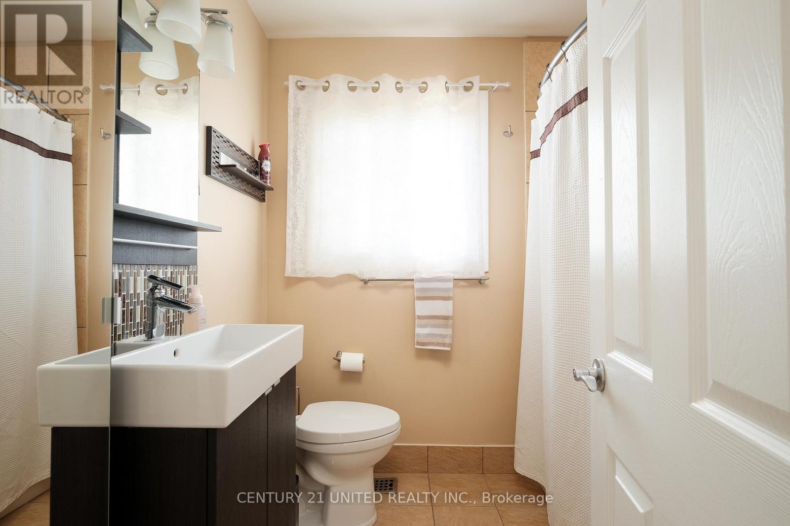 1052 Glendale Drive, Peterborough North (Central), Ontario  K9H 6M4 - Photo 17 - X12103779