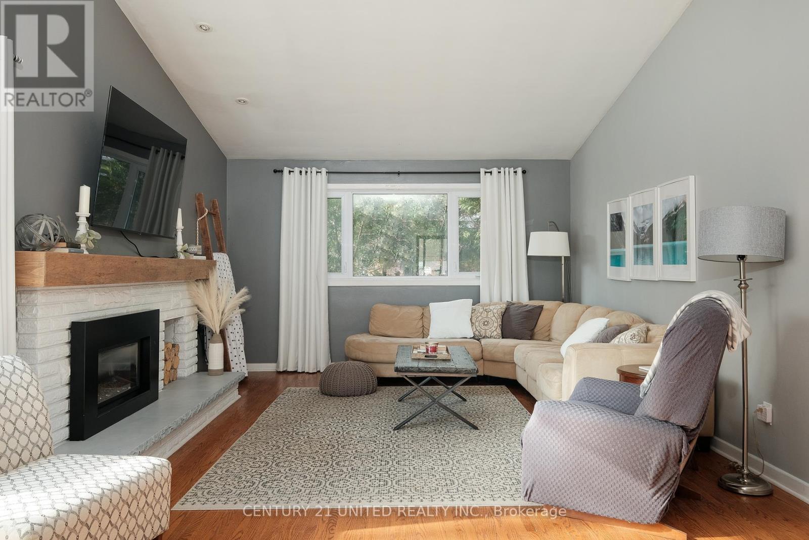 1052 Glendale Drive, Peterborough North (Central), Ontario  K9H 6M4 - Photo 3 - X12103779