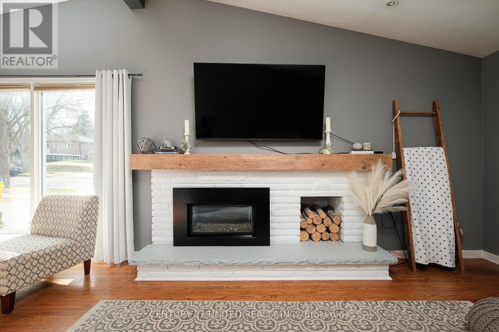 1052 Glendale Drive, Peterborough North (Central), Ontario  K9H 6M4 - Photo 6 - X12103779