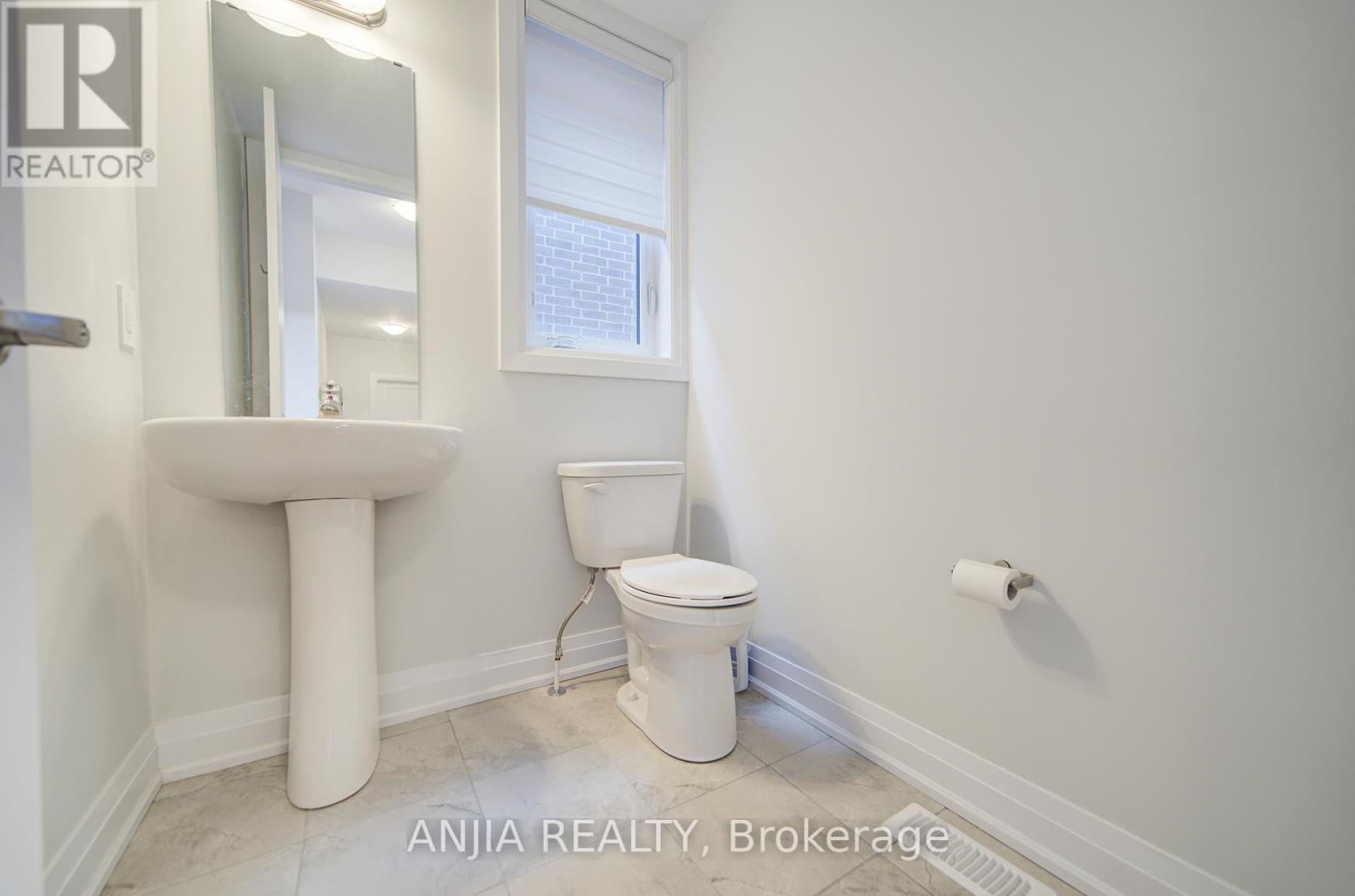 45 Corley Street, Kawartha Lakes (Lindsay), Ontario  K9V 6C2 - Photo 11 - X12103982