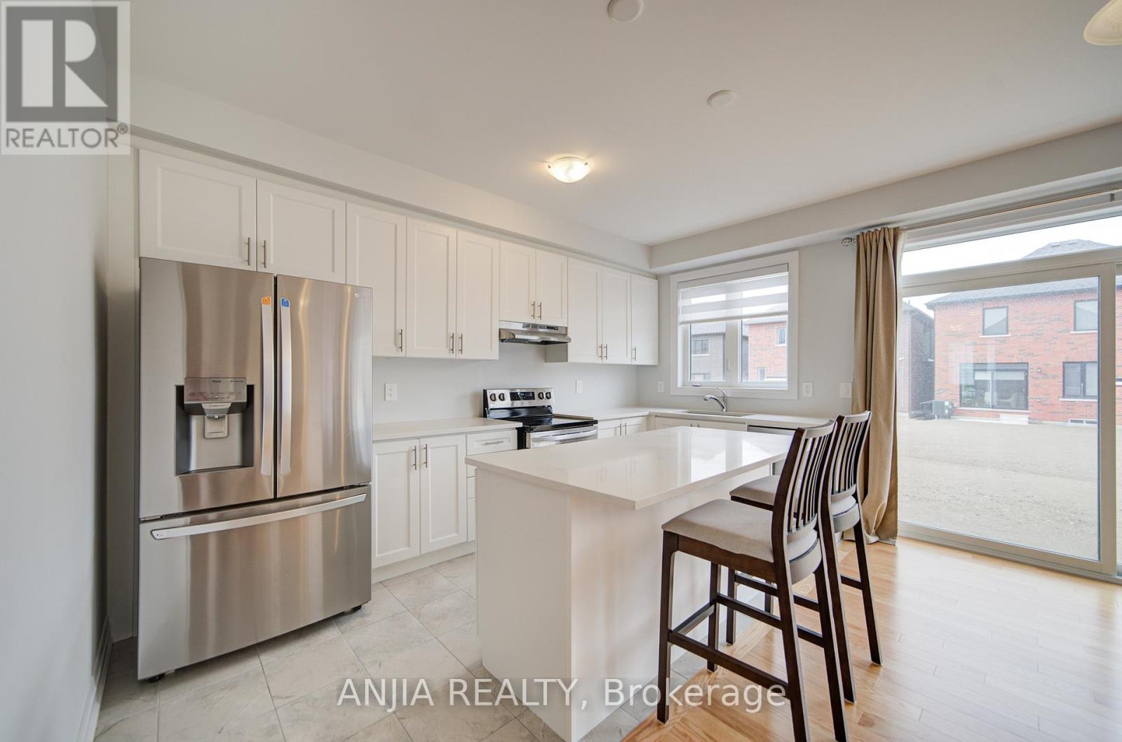 45 Corley Street, Kawartha Lakes (Lindsay), Ontario  K9V 6C2 - Photo 12 - X12103982