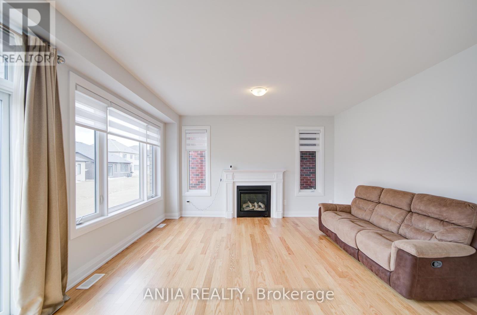 45 Corley Street, Kawartha Lakes (Lindsay), Ontario  K9V 6C2 - Photo 19 - X12103982