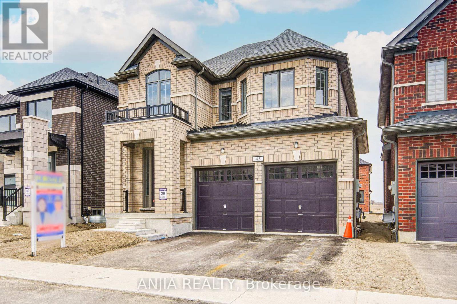 45 Corley Street, Kawartha Lakes (Lindsay), Ontario  K9V 6C2 - Photo 2 - X12103982