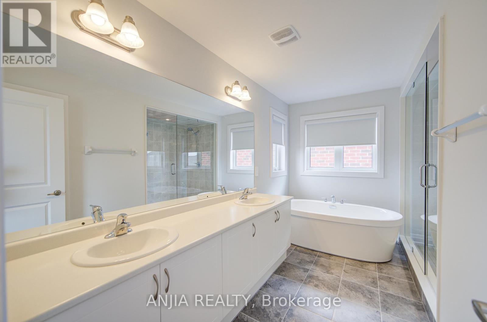 45 Corley Street, Kawartha Lakes (Lindsay), Ontario  K9V 6C2 - Photo 34 - X12103982