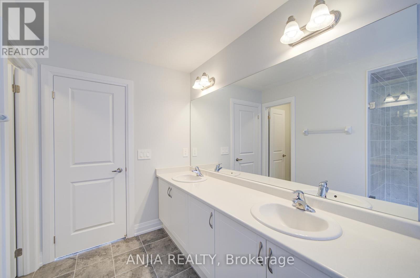 45 Corley Street, Kawartha Lakes (Lindsay), Ontario  K9V 6C2 - Photo 37 - X12103982
