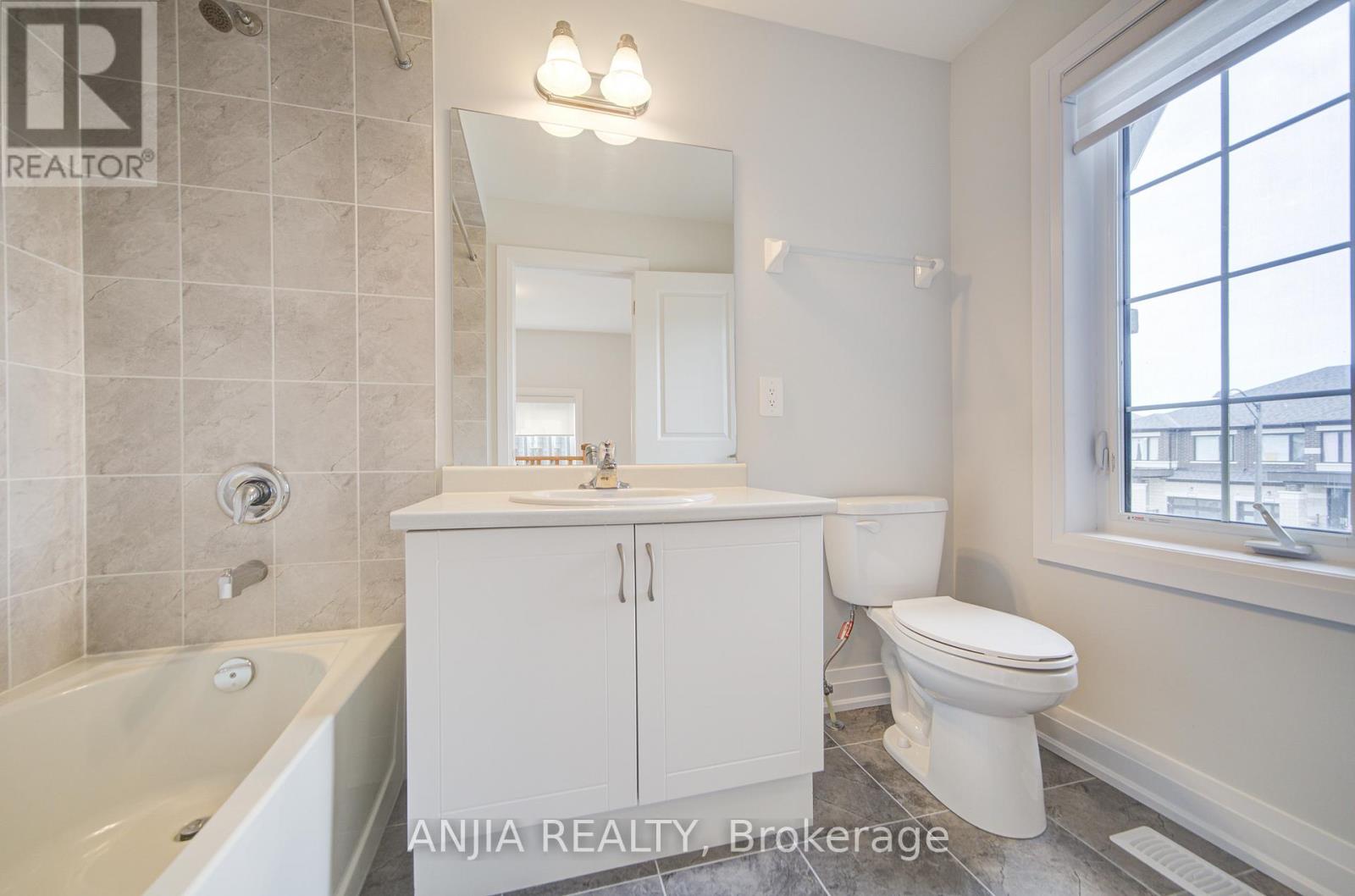 45 Corley Street, Kawartha Lakes (Lindsay), Ontario  K9V 6C2 - Photo 45 - X12103982