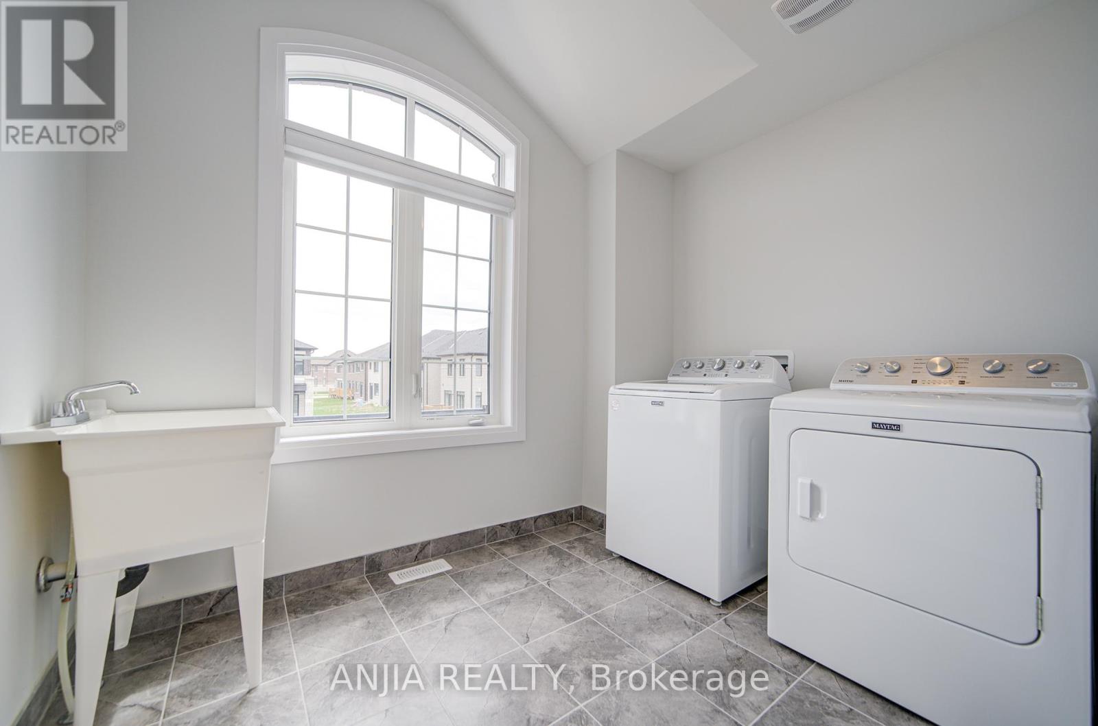 45 Corley Street, Kawartha Lakes (Lindsay), Ontario  K9V 6C2 - Photo 47 - X12103982