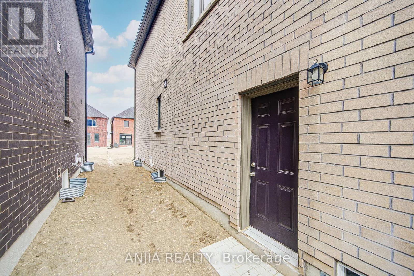 45 Corley Street, Kawartha Lakes (Lindsay), Ontario  K9V 6C2 - Photo 48 - X12103982