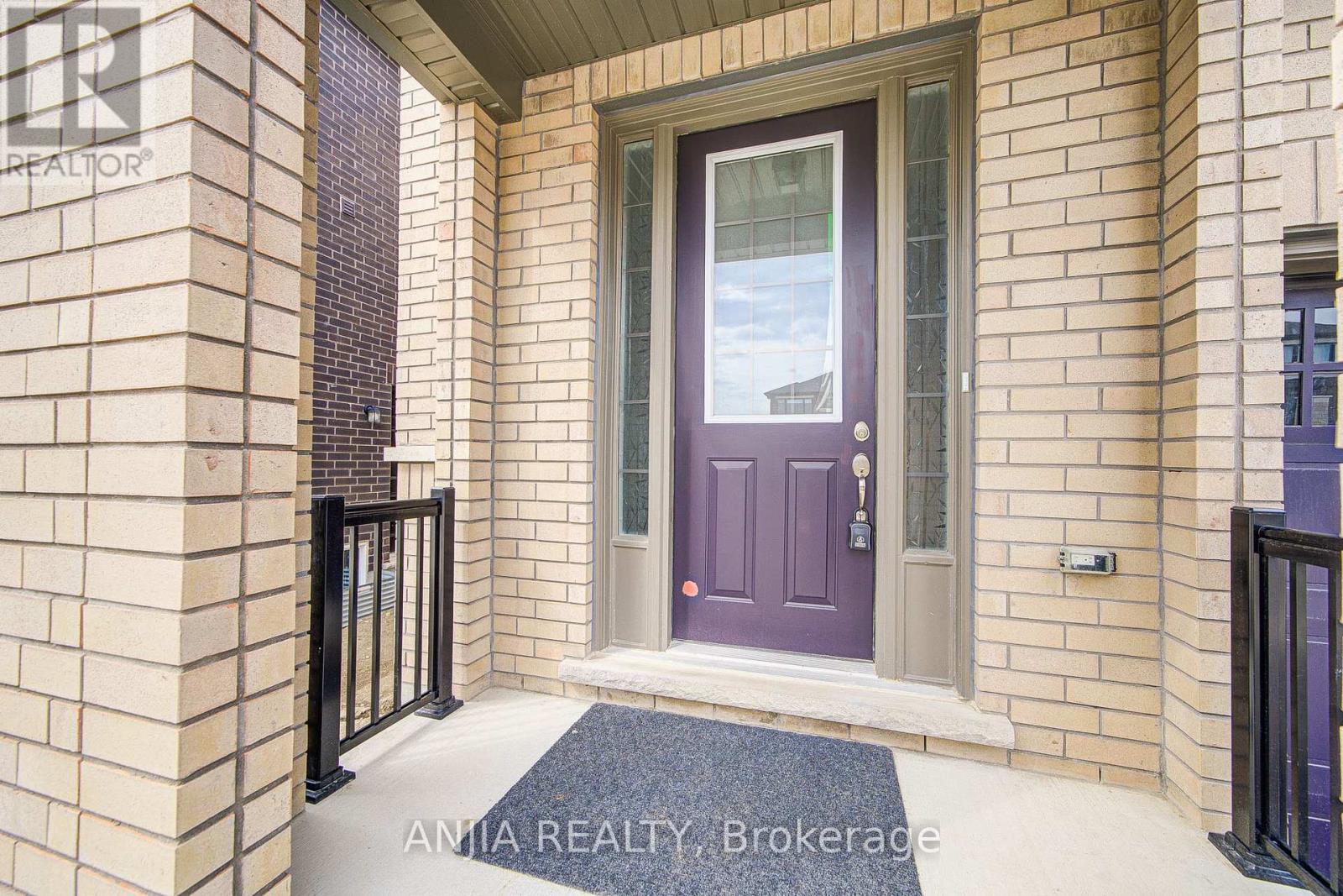 45 Corley Street, Kawartha Lakes (Lindsay), Ontario  K9V 6C2 - Photo 5 - X12103982