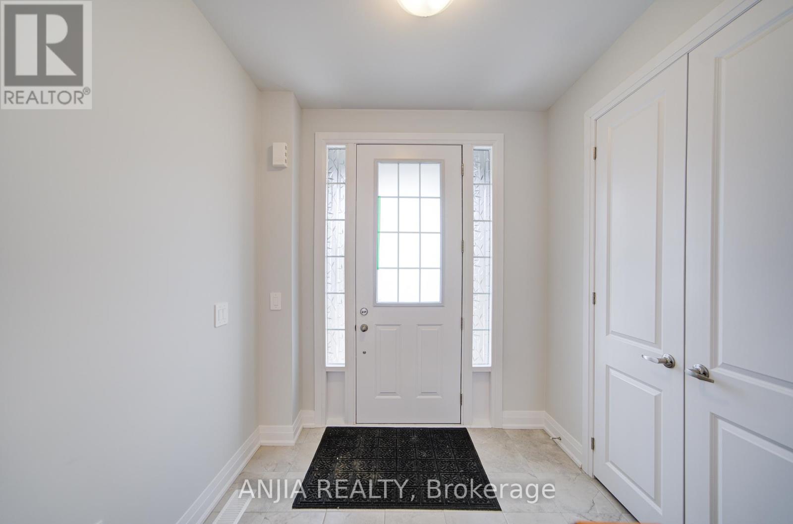 45 Corley Street, Kawartha Lakes (Lindsay), Ontario  K9V 6C2 - Photo 6 - X12103982