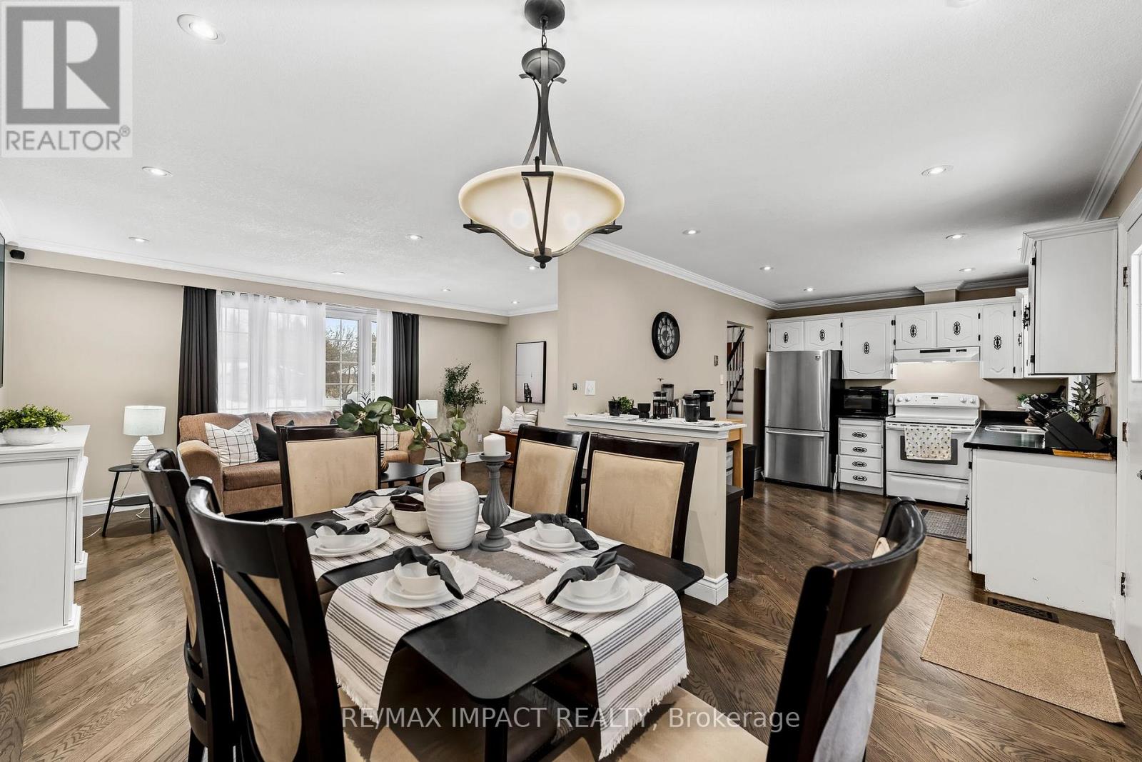 1158 Weller Street, Peterborough West (North), Ontario  K9J 7M8 - Photo 12 - X12104060