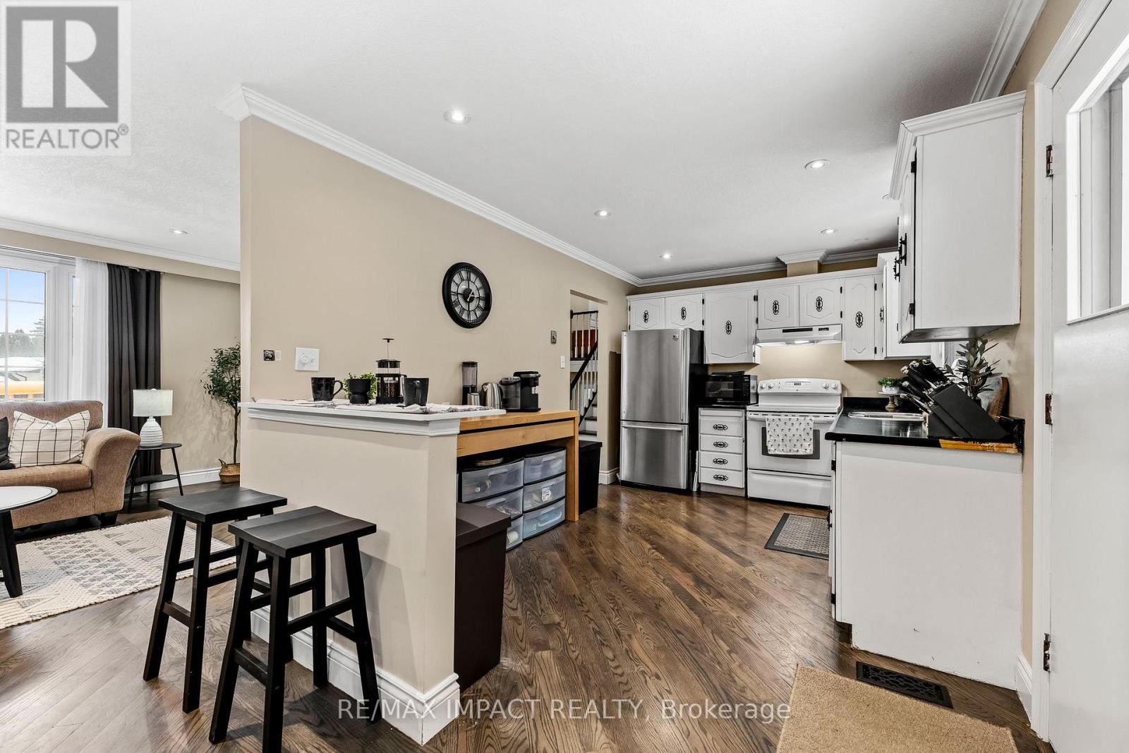 1158 Weller Street, Peterborough West (North), Ontario  K9J 7M8 - Photo 14 - X12104060