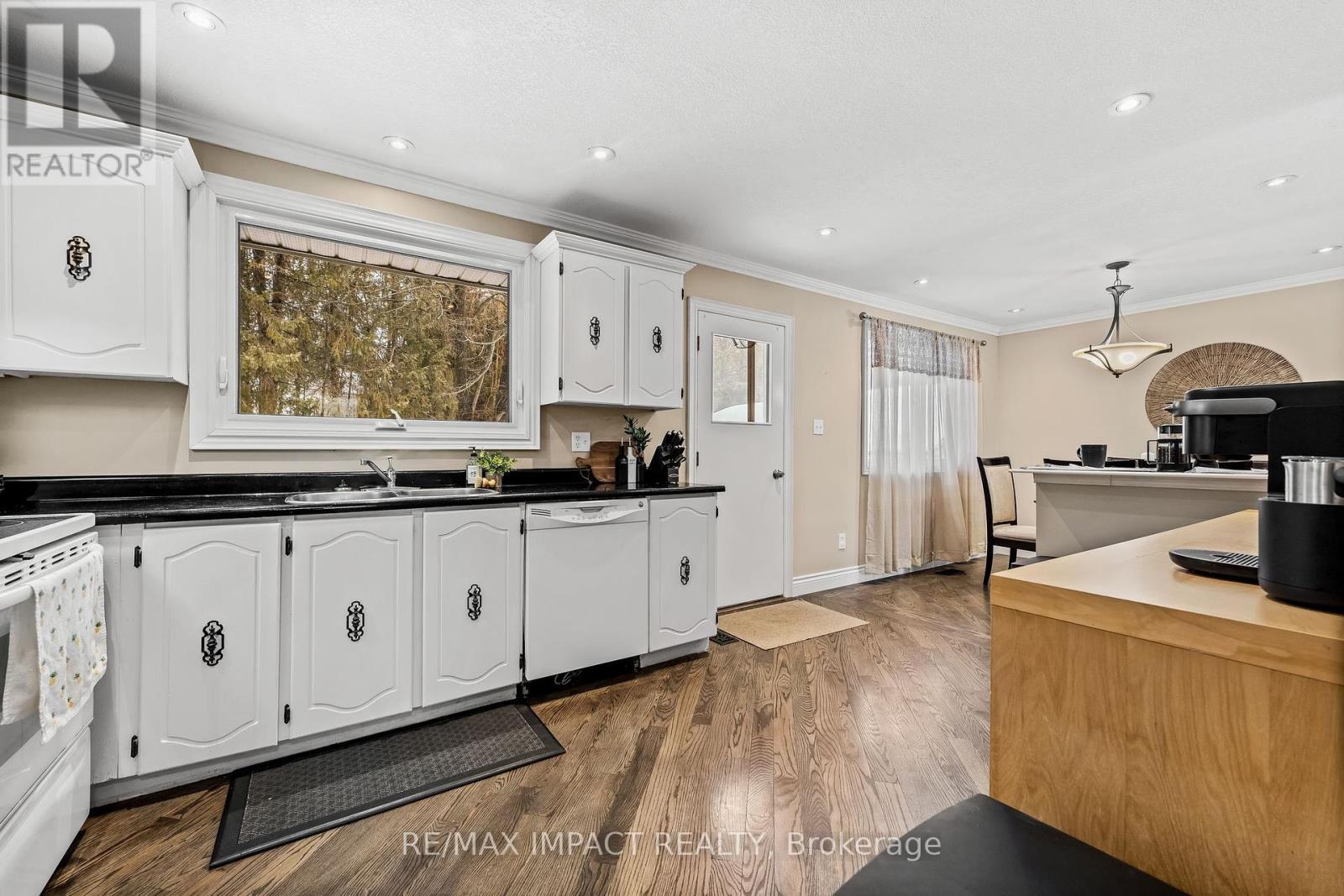 1158 Weller Street, Peterborough West (North), Ontario  K9J 7M8 - Photo 17 - X12104060