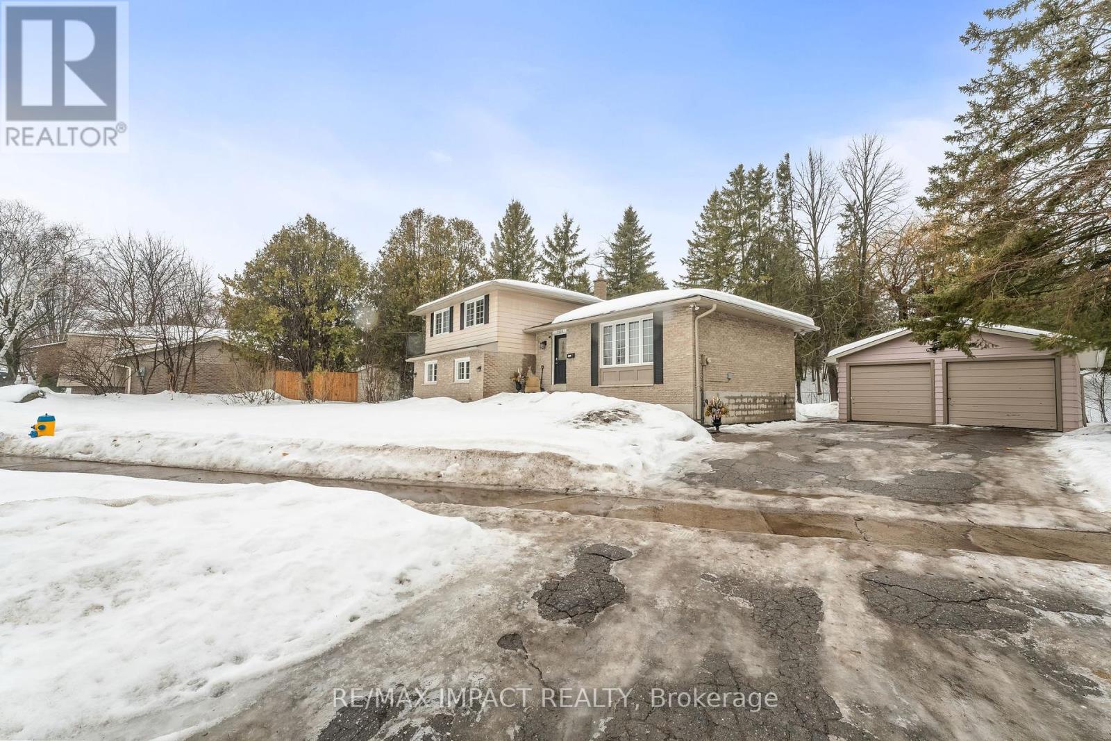 1158 Weller Street, Peterborough West (North), Ontario  K9J 7M8 - Photo 5 - X12104060